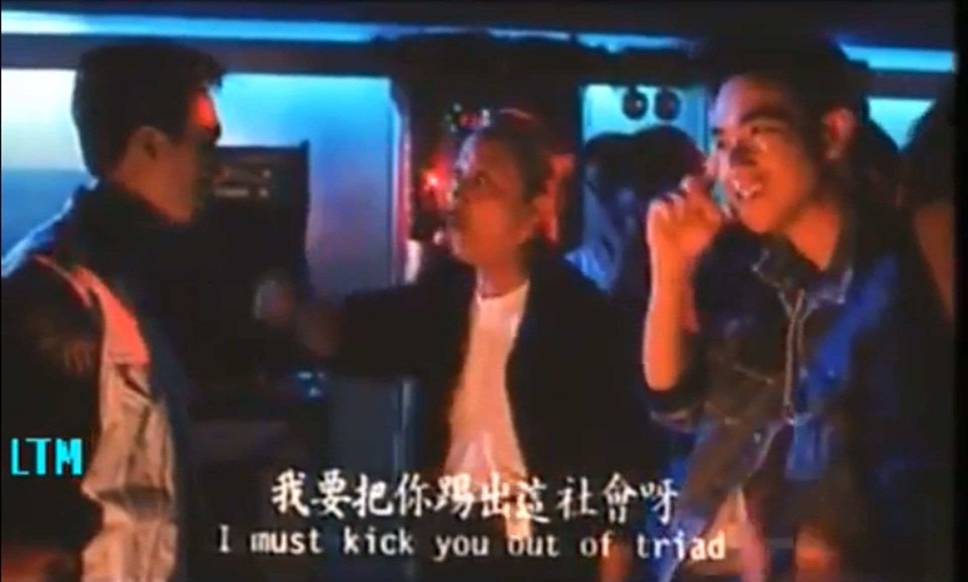 子華(左)於戲中飾演潦倒古惑仔,被大佬踢出黑社會。(網上圖片) 子華(左)於戲中飾演潦倒古惑仔,被大佬踢出黑社會。(網上圖片)