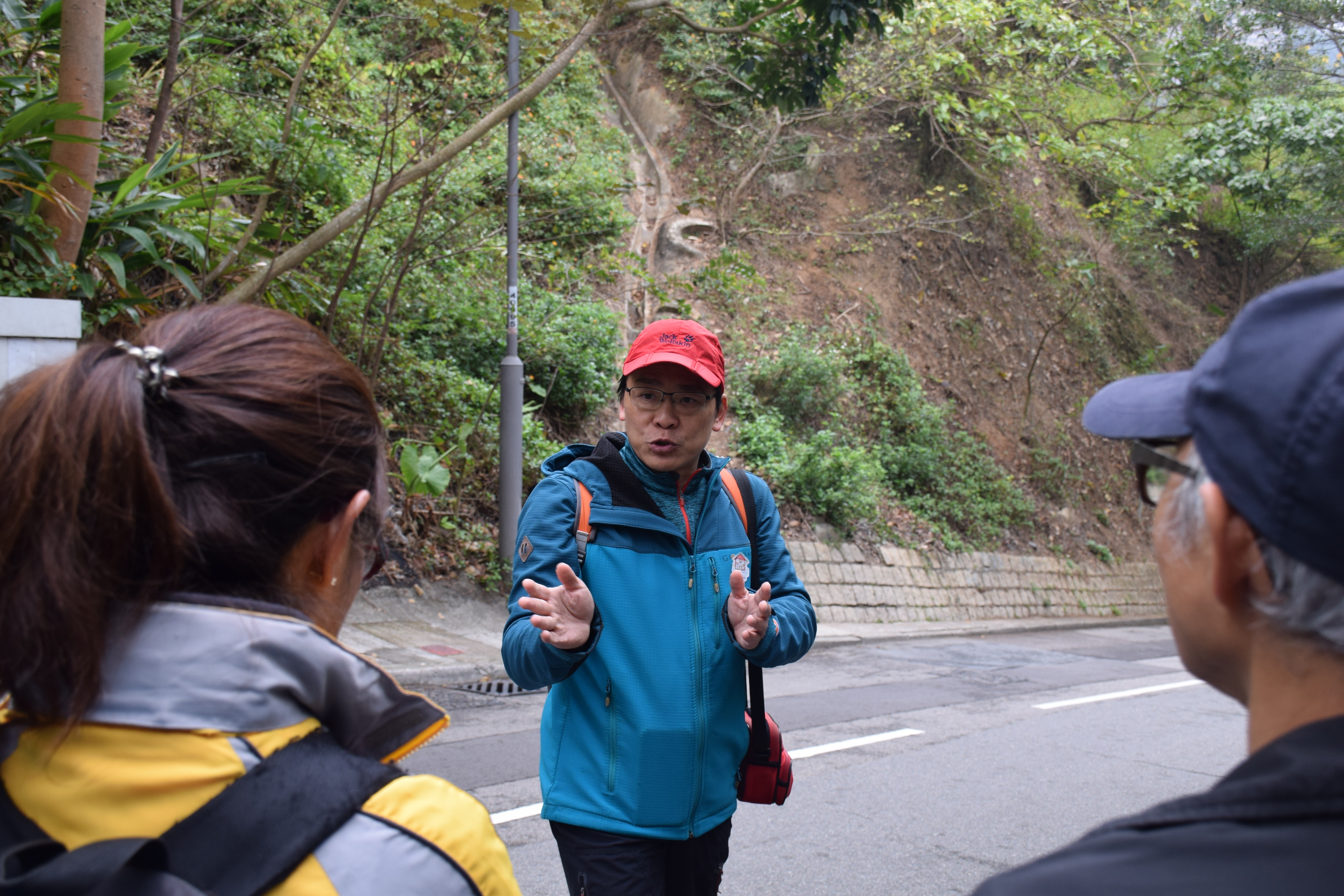 劉李林近年經常帶人參觀香港山野中的廢墟。（顏銘輝攝）