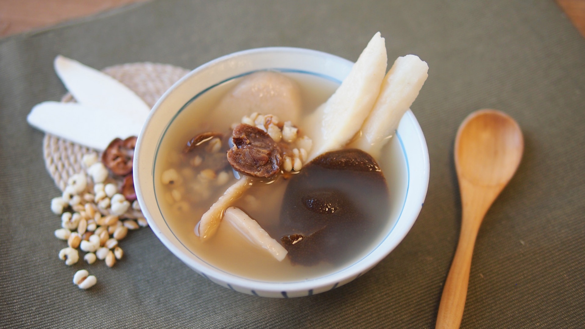 【健康湯水】淮山薏米陳皮湯 健脾去油膩食滯最啱! 【健康湯水】淮山薏米陳皮湯 健脾去油膩食滯最啱!