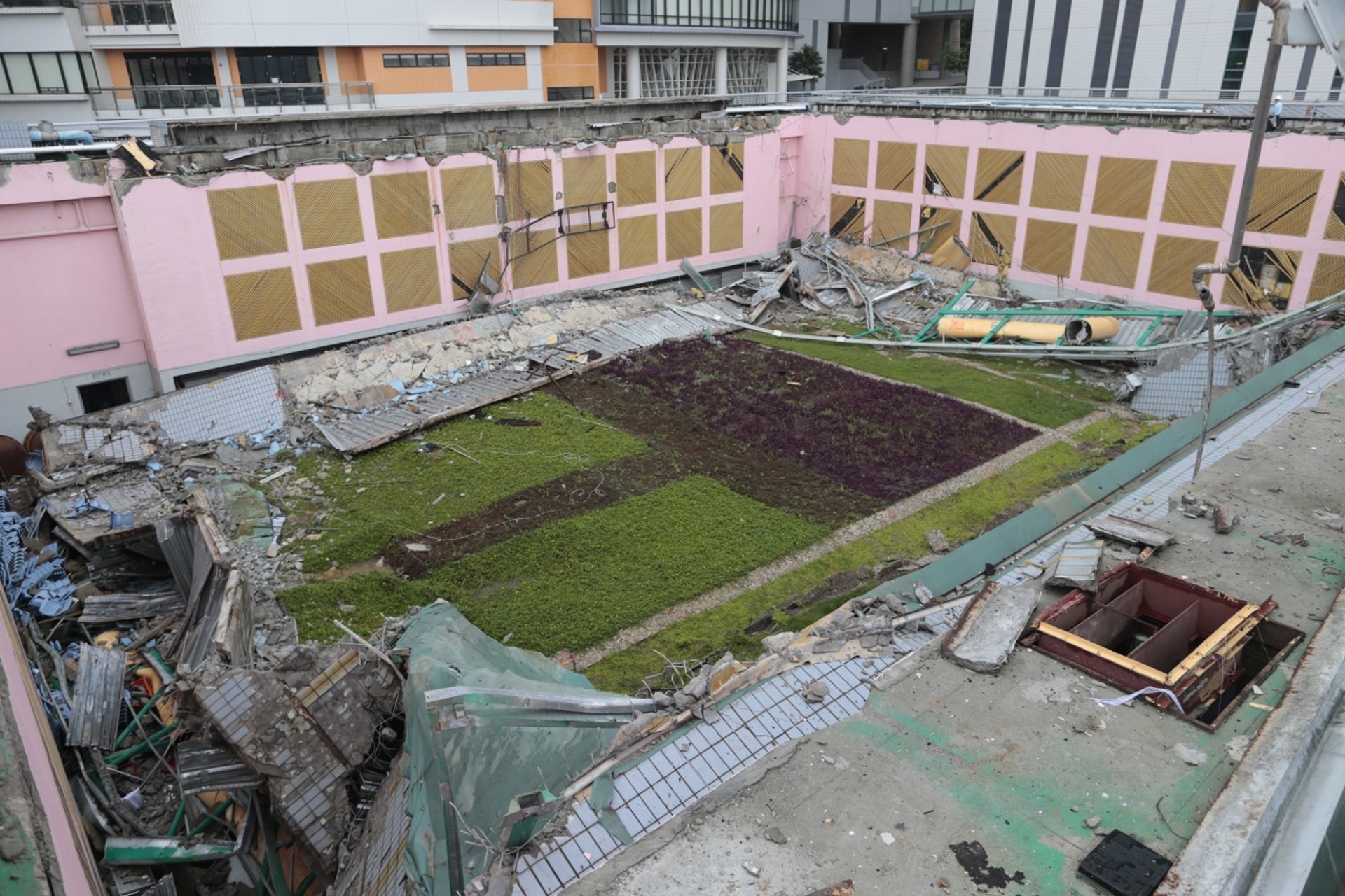 城市大學上月20日發生塌天花事故,造成三人受傷。(資料圖片) 城市大學上月20日發生塌天花事故,造成三人受傷。(資料圖片)