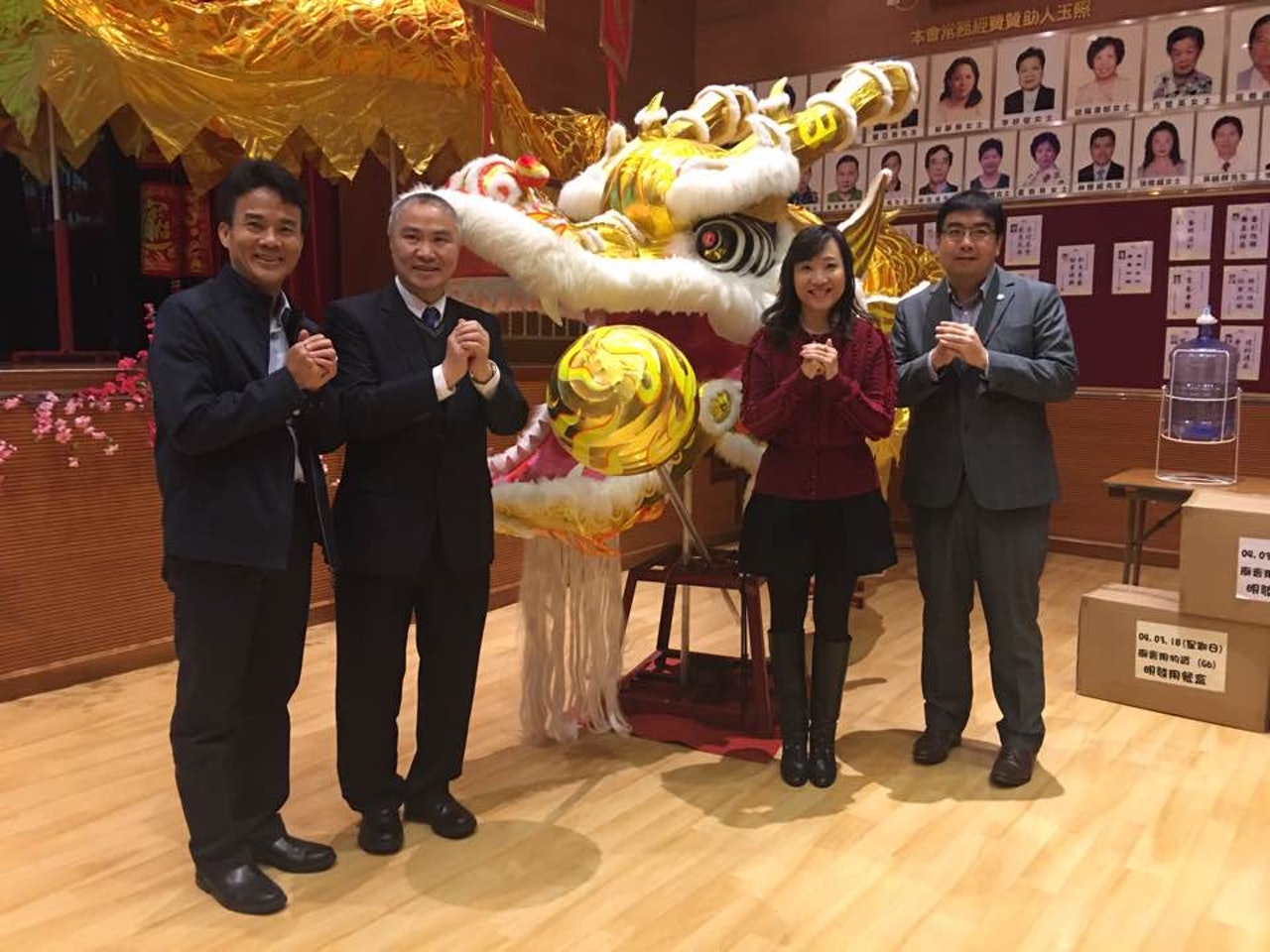 大角咀廟會將在下月四日舉行,大會鼓勵市民使用電子版節目程序,減少印製場刊製造的廢紙。(鄧曦雯攝) 大角咀廟會將在下月四日舉行,大會鼓勵市民使用電子版節目程序,減少印製場刊製造的廢紙。(鄧曦雯攝)