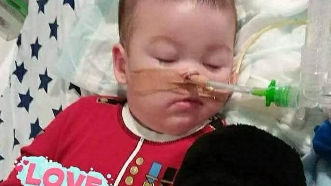 英男嬰患罕見病 法院批准醫院拔喉 父母稱如同「被判死刑」 英男嬰患罕見病 法院批准醫院拔喉 父母稱如同「被判死刑」
