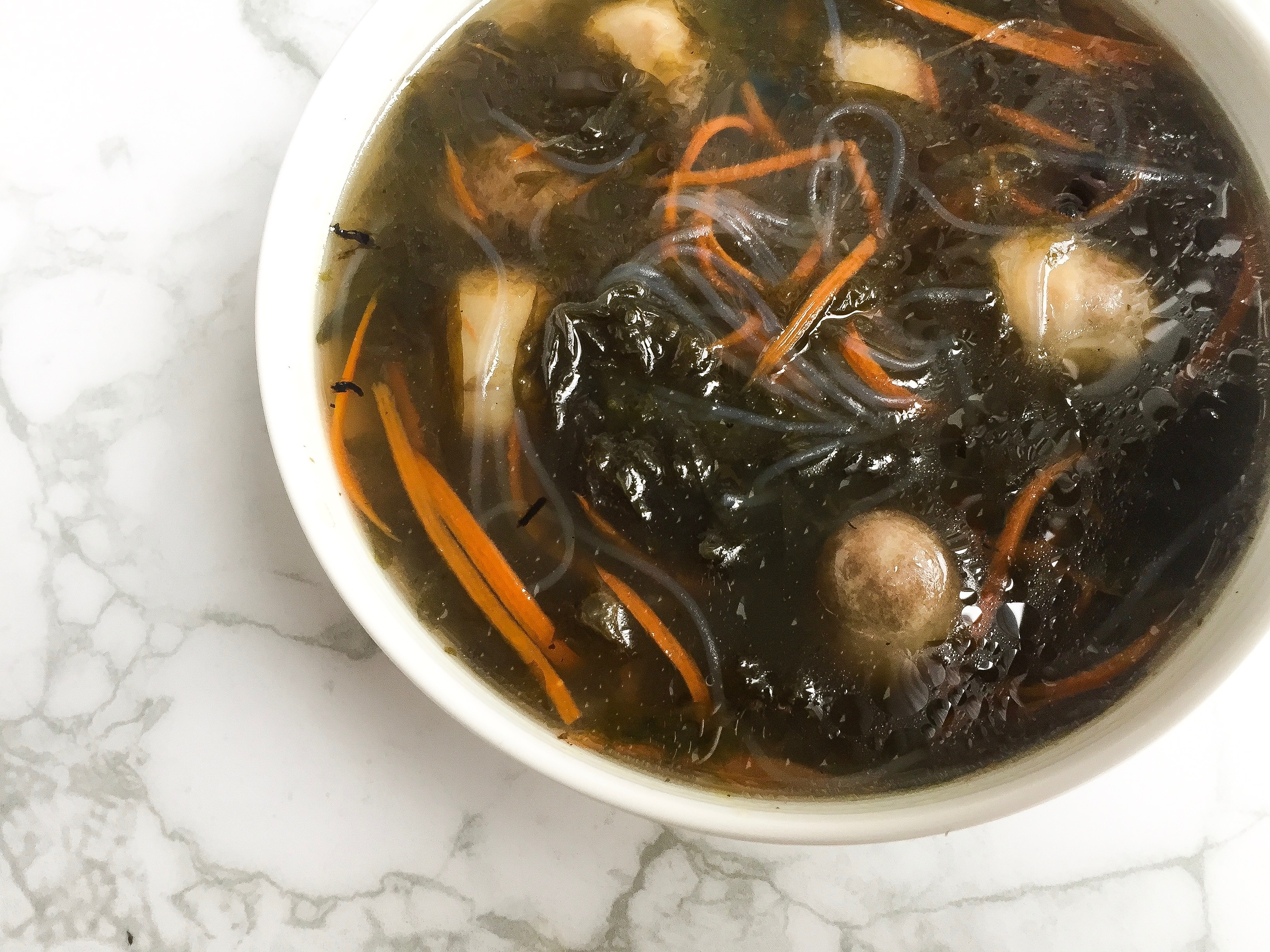 【健康湯水食譜】紫菜粉絲草菇湯　利尿清熱除口臭