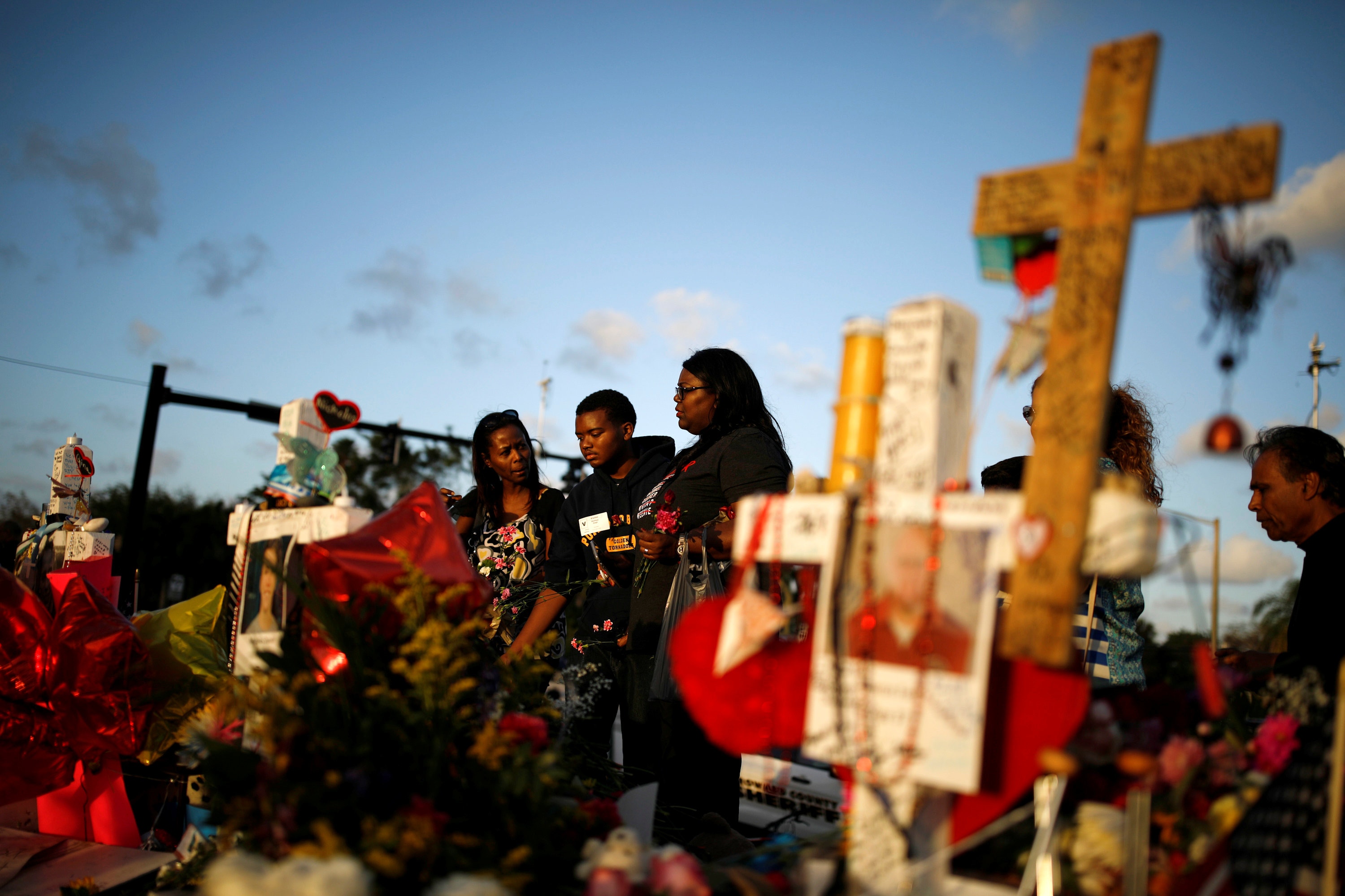 美伊利諾伊州高中爆槍擊案駐校警員反應快成功避免造成傷亡