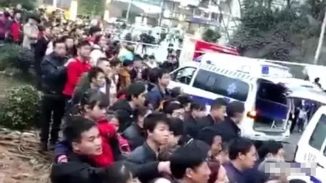 雲南鹽津縣高速公路發生嚴重車禍中型貨車失控致5死8傷 香港01 即時中國 雲南鹽津縣高速公路發生嚴重車禍中型貨車失控致5死8傷 香港01 即時中國