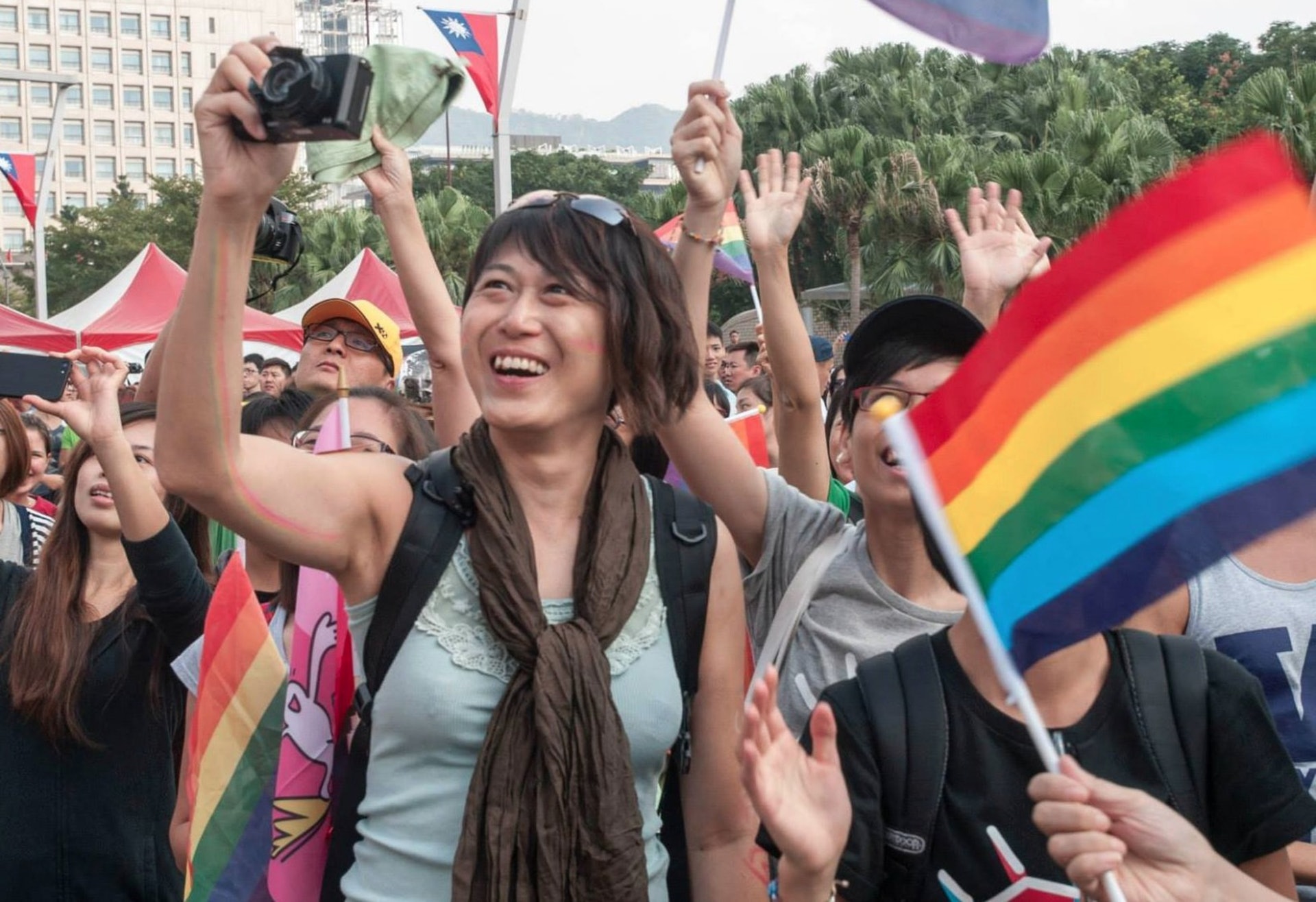 身為跨性別人士的Joanne積極參與性別運動,圖為她於2014年參與台北同志大遊行。(梁詠恩提供)