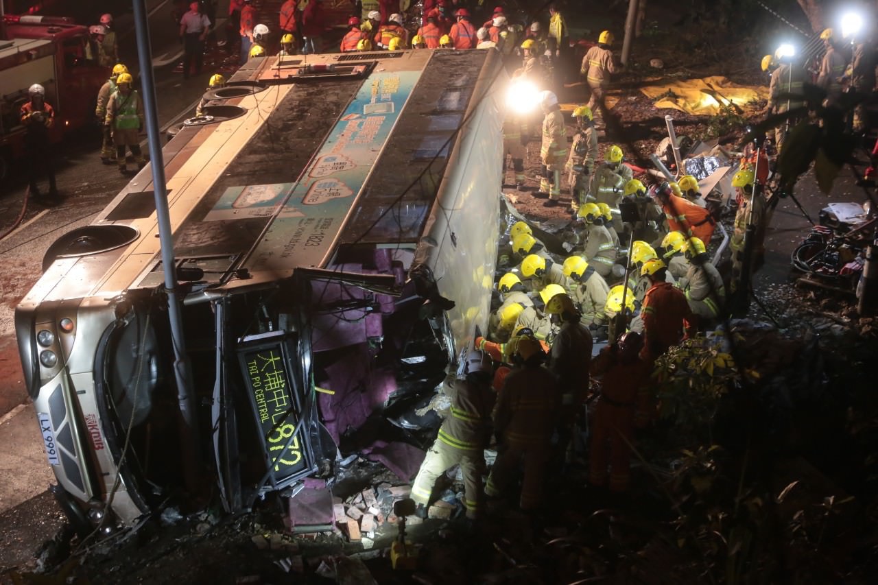 2月發生的九巴翻側意外，釀成19人死亡。（資料圖片）