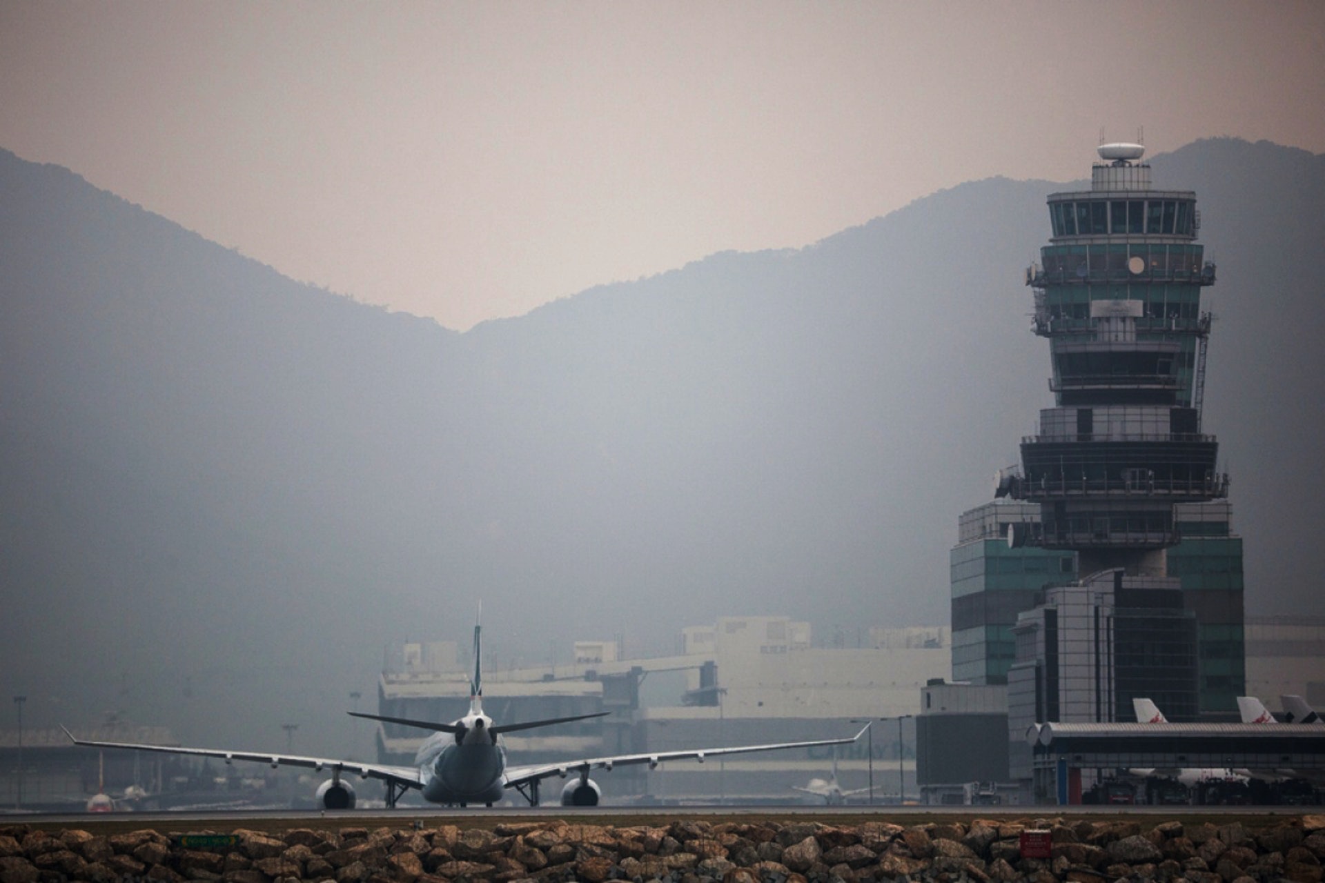兩機高空中相撞並非只會在電影才會出現情節。(資料圖片) 兩機高空中相撞並非只會在電影才會出現情節。(資料圖片)