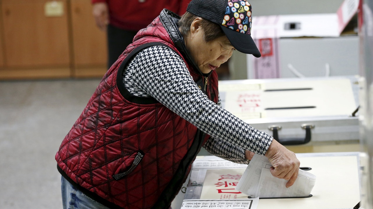 【台灣大選】台灣大選投票開始 周子瑜道歉事件或影響選情 【台灣大選】台灣大選投票開始 周子瑜道歉事件或影響選情