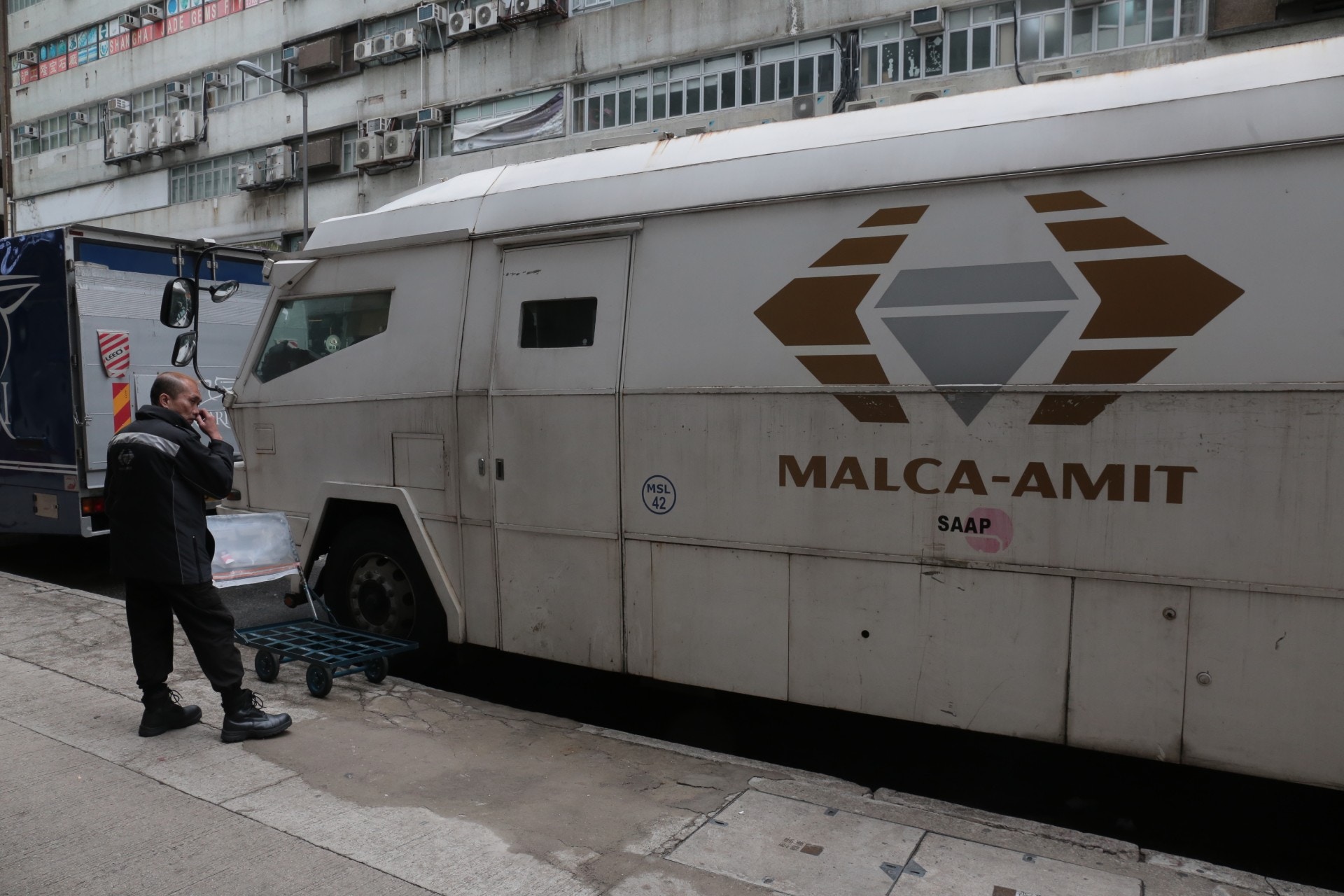 $223萬珠寶被盜】肇事押運公司高度戒備一車六人護貨三持槍