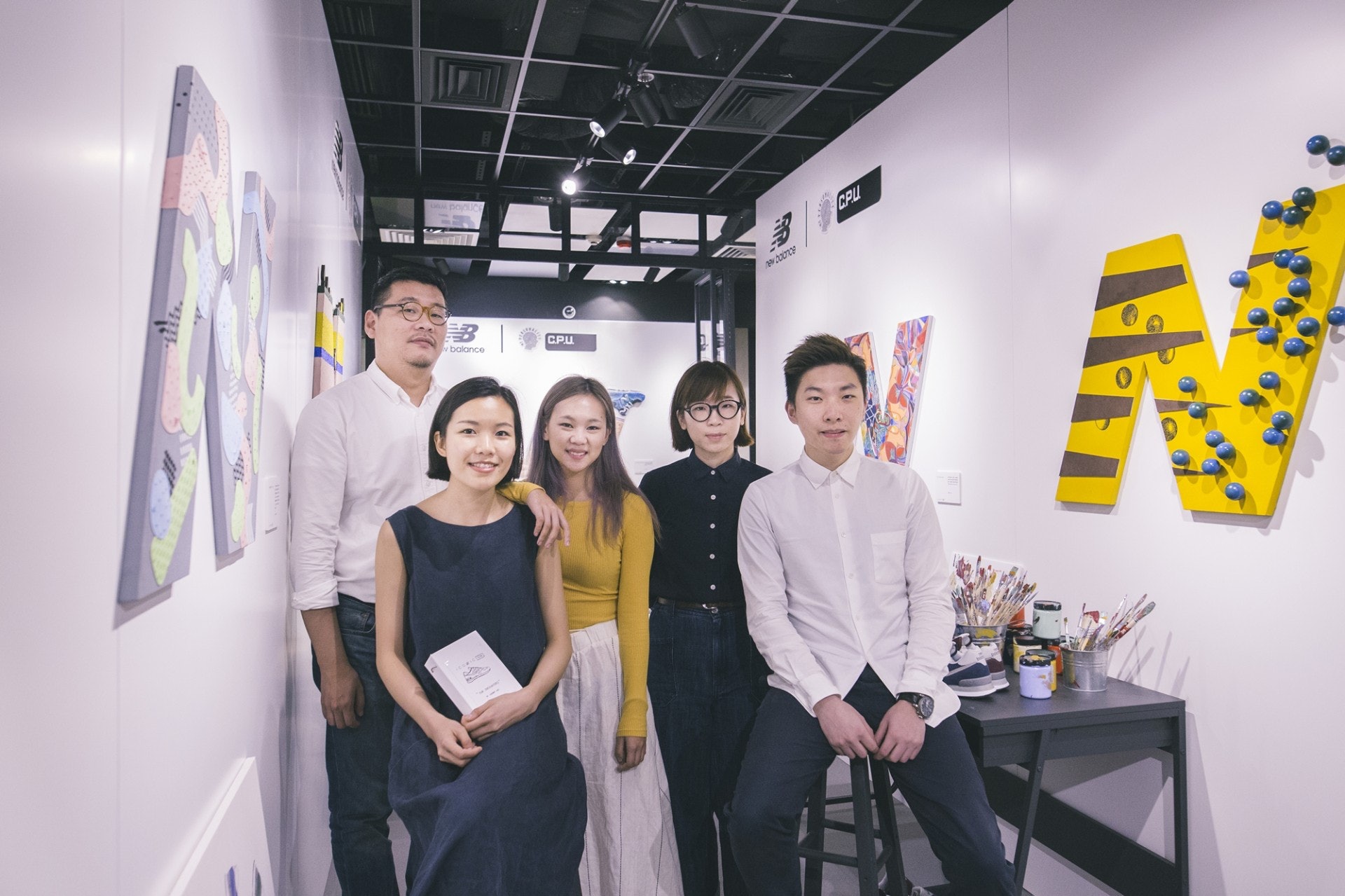 (左至右)《乒乓繪本》的五位插畫家:Overloaddance超載舞步、UUendy Lau、Vivian Ho、Kaliz Lee、Leumas To。 (左至右)《乒乓繪本》的五位插畫家:Overloaddance超載舞步、UUendy Lau、Vivian Ho、Kaliz Lee、Leumas To。