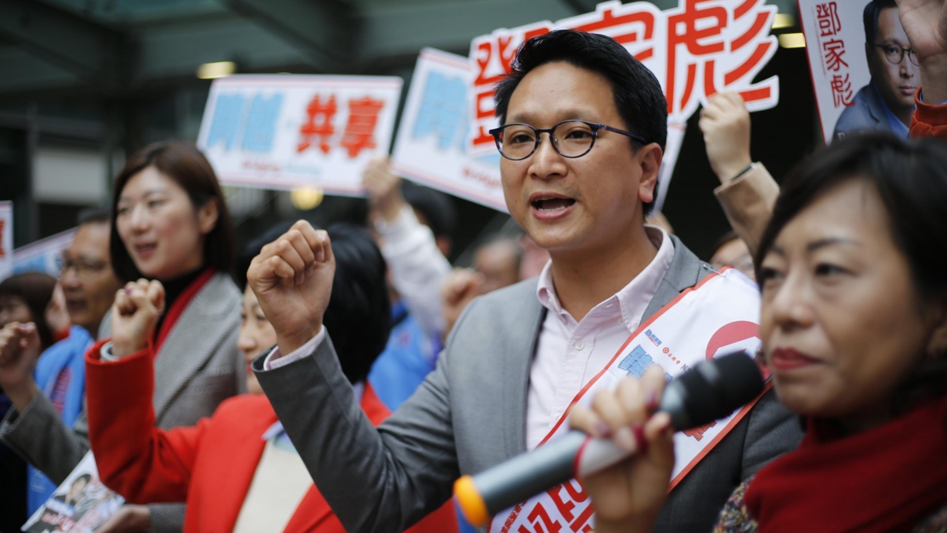 【立法會補選】鄧家彪指宣傳品遭破壞 指事件涉新民主同盟區議員 【立法會補選】鄧家彪指宣傳品遭破壞 指事件涉新民主同盟區議員