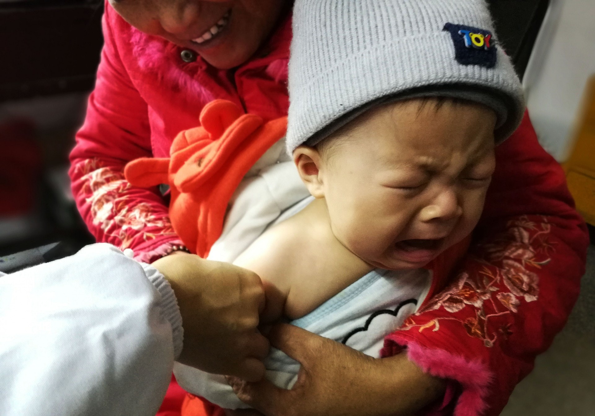 隨着內地市場對五聯疫苗的需求逐漸增大,其供應近期亦開始出現供應緊張。(視覺中國) 隨着內地市場對五聯疫苗的需求逐漸增大,其供應近期亦開始出現供應緊張。(視覺中國)