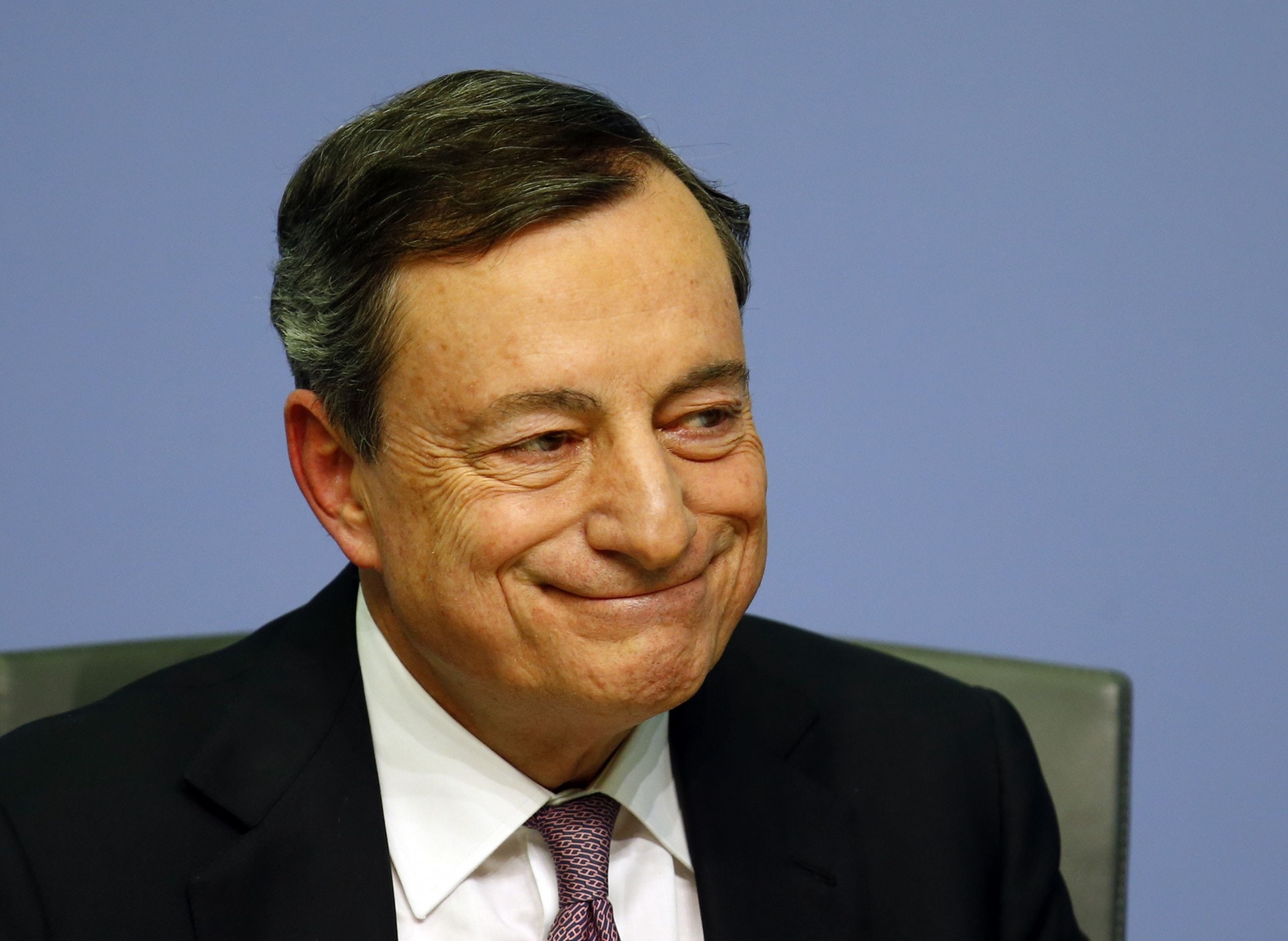 德拉吉「放鴿」 稱物價升勢穩定前進時才會結束買債計劃