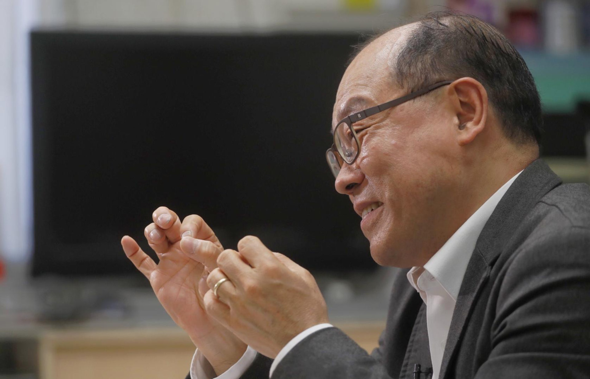 馮檢基否認民協拉票上疏懶導致姚松炎落敗。(余俊亮攝) 馮檢基否認民協拉票上疏懶導致姚松炎落敗。(余俊亮攝)