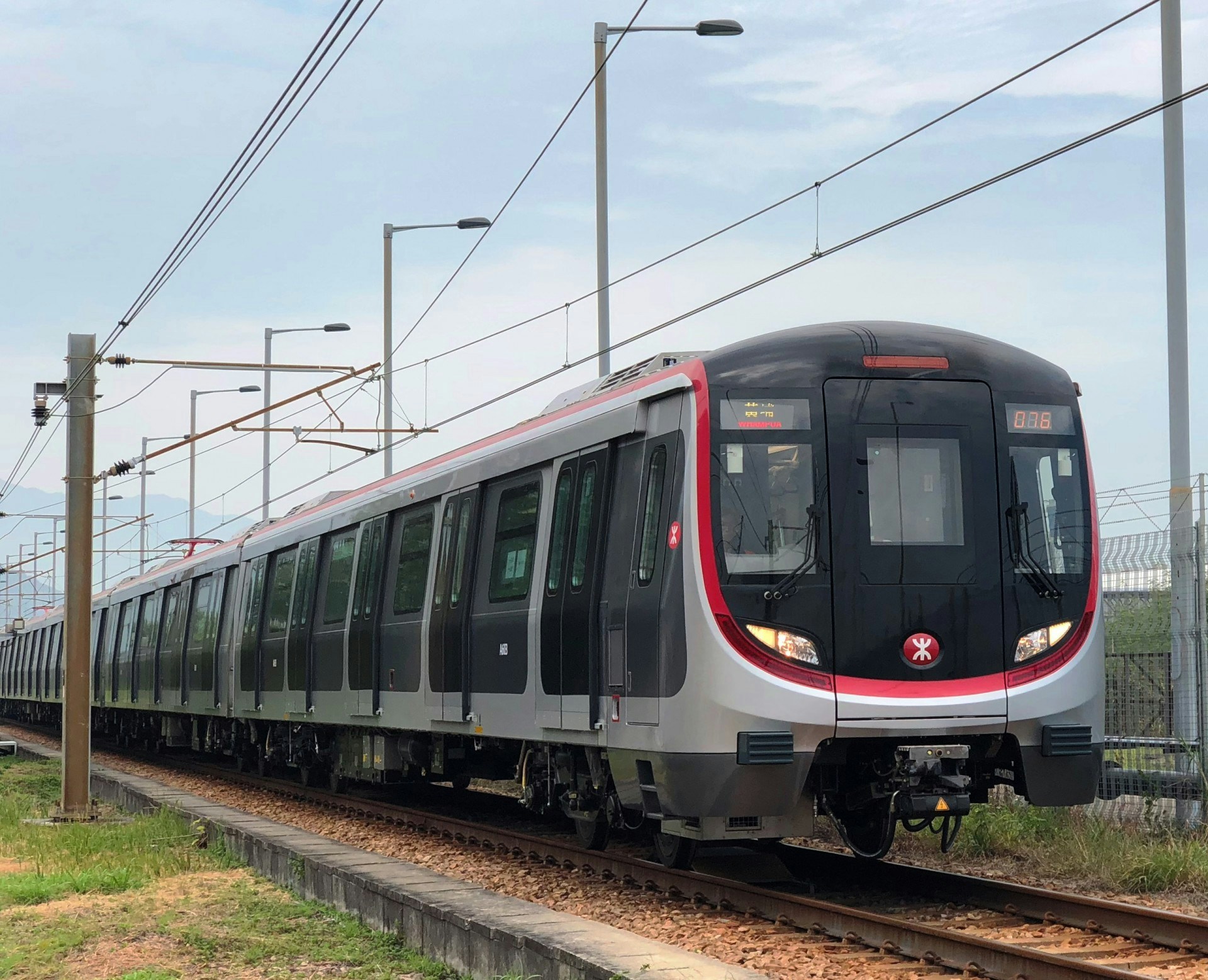 【電車GO!】港鐵「國產」市區線紫色新車　下周一凌晨東涌線試車