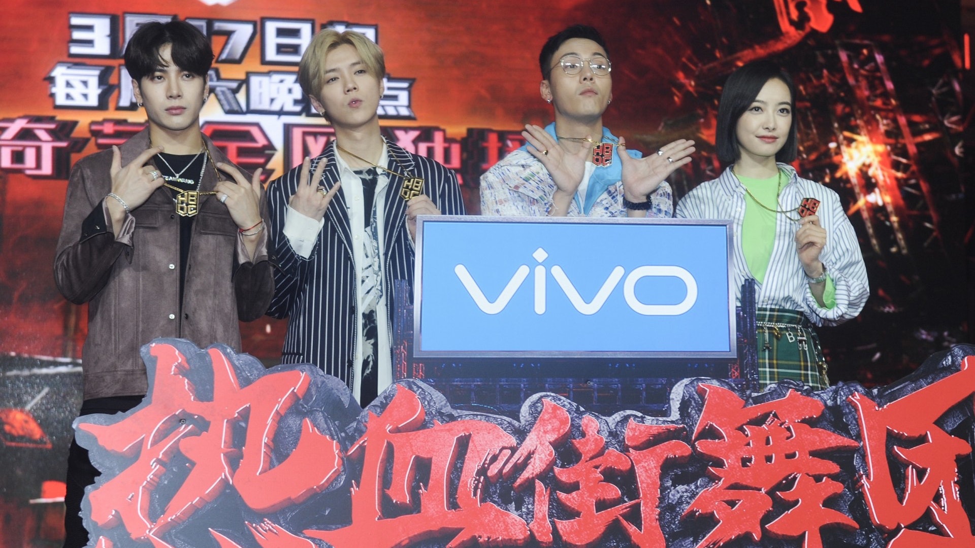 《熱血街舞團》GOT7王嘉爾拍鹿晗擊敗f(x)宋茜 跳完腰痛腳抽筋? 《熱血街舞團》GOT7王嘉爾拍鹿晗擊敗f(x)宋茜 跳完腰痛腳抽筋?