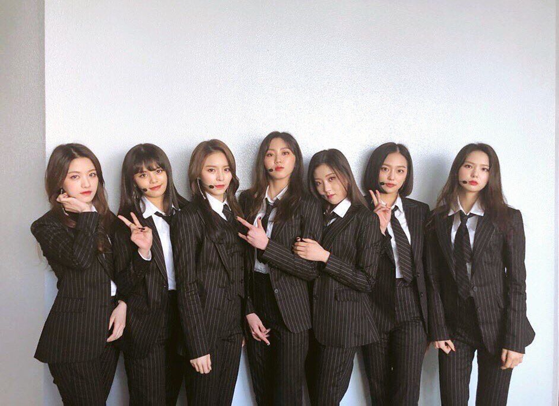 最近Elkie莊錠欣一邊進行CLC《Black Dress》的comeback活動,一邊拍攝MBC韓劇《富家之子》。(網上圖片) 最近Elkie莊錠欣一邊進行CLC《Black Dress》的comeback活動,一邊拍攝MBC韓劇《富家之子》。(網上圖片)