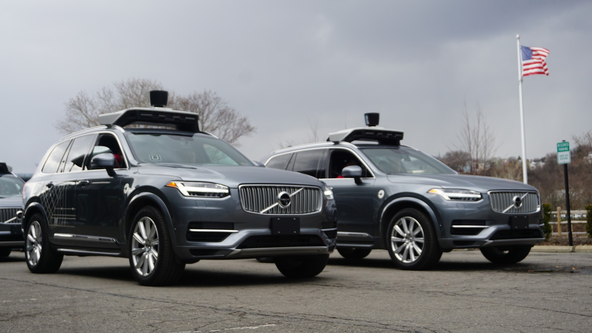 Uber無人車撞死人　記者曾試坐　操作員可隨時轉人手操作