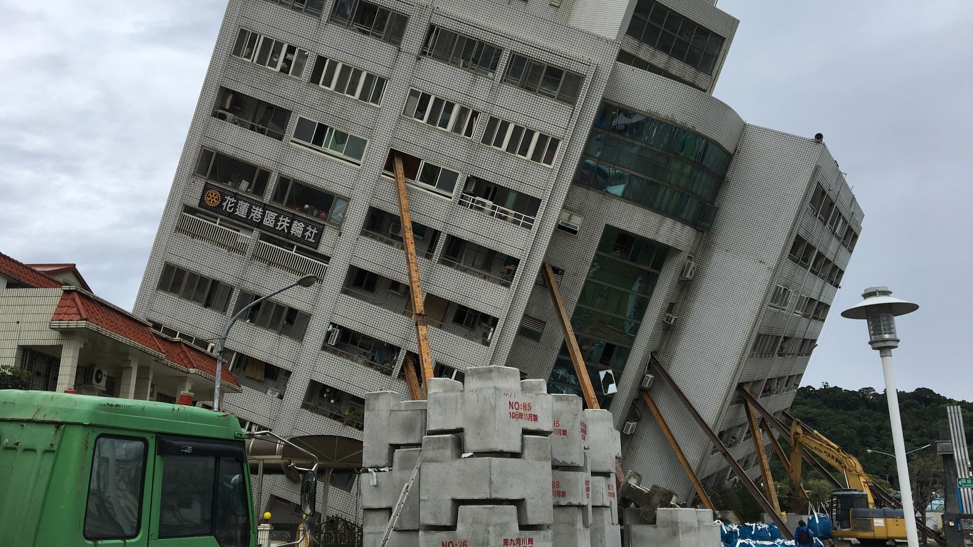 花蓮地震 20億台幣捐款政府8億用於產業紓困民眾不滿喊退捐 香港01 中國