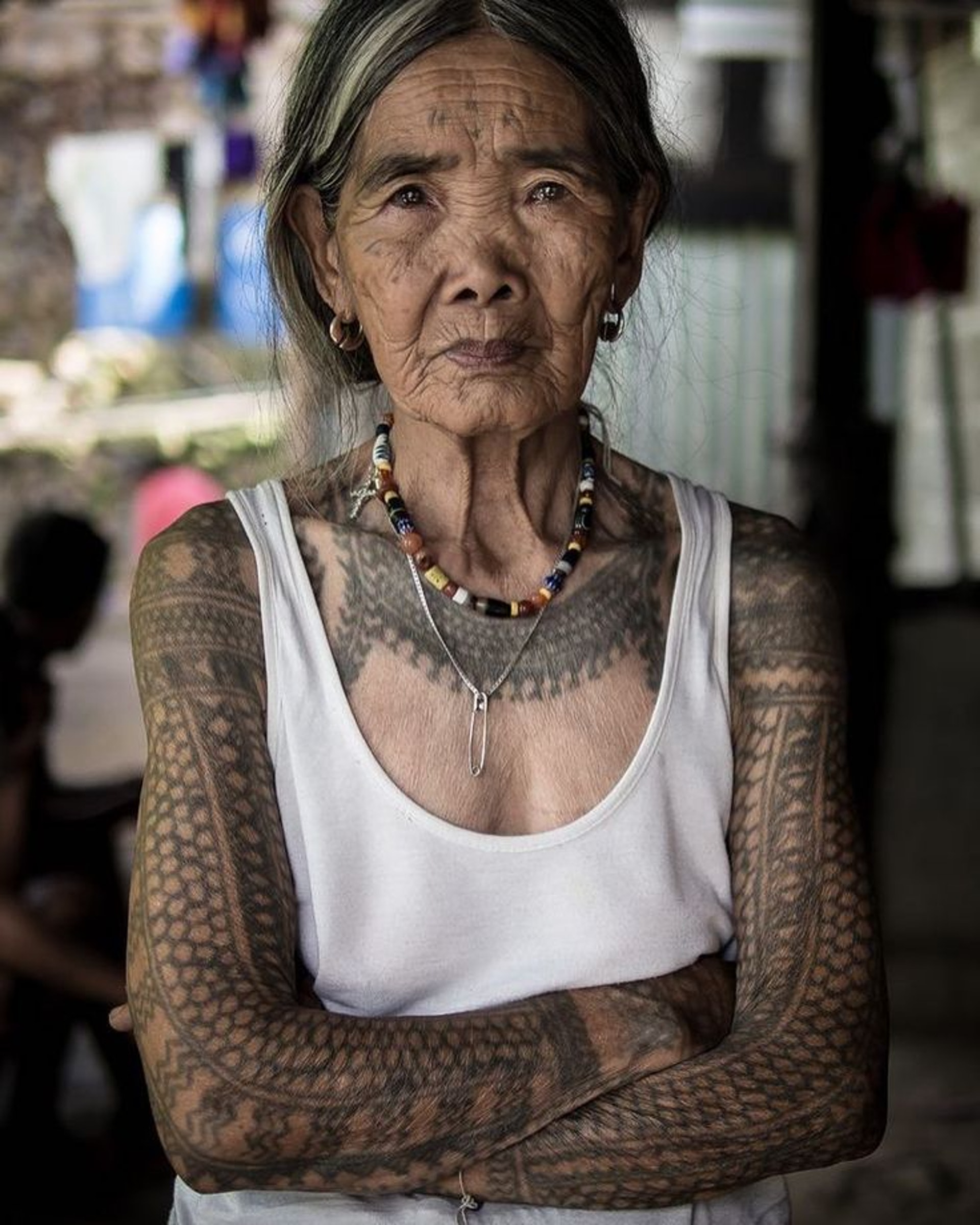 百歲人瑞女紋身師 Whang Od Oggay 部落刺青是殺敵後的禮物 香港01 第二身 百歲人瑞女紋身師 Whang Od Oggay 部落刺青是殺敵後的禮物 香港01 第二身