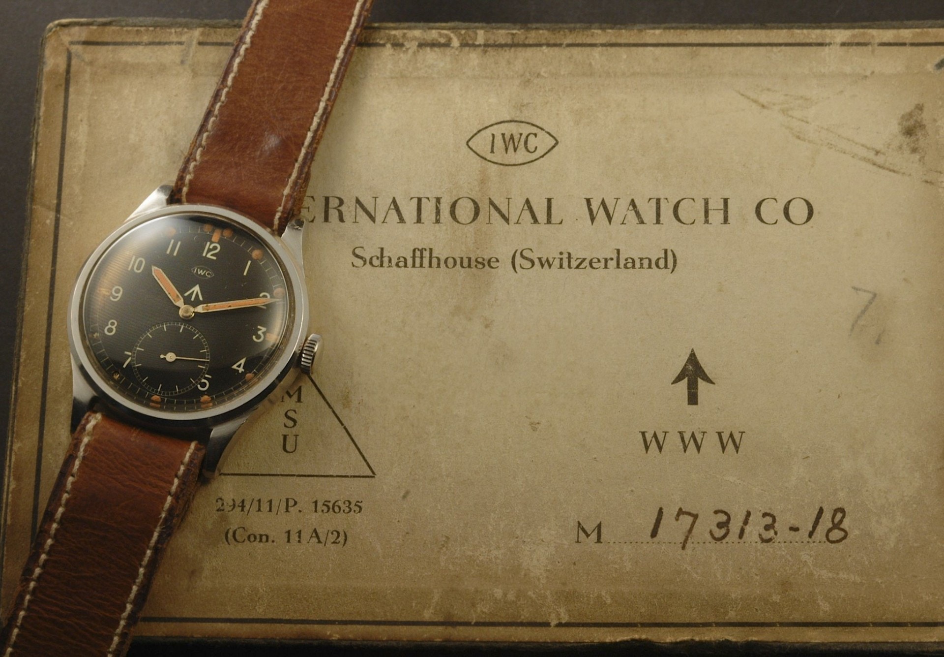 「THE DIRTY DOZEN」當中的IWC RAF W.W.W 腕錶與原裝紙盒（網上圖片） 