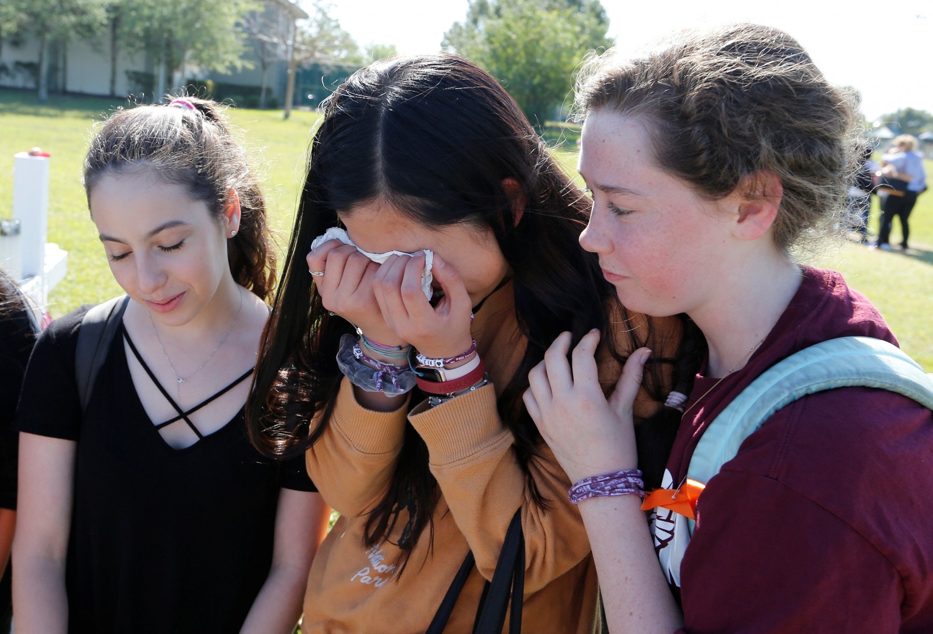 瑪喬里斯通曼道格拉斯中學（Marjory Stoneman Douglas High School）在3月14日發起遊行，以悼念逝世學生。他們在周六（24日）在美國首都華盛頓及全球逾800個地方，發起「為生命遊行」。（路透社）
