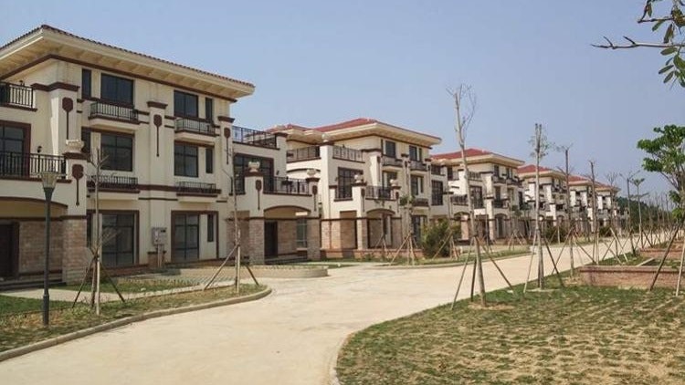 廣東企業家念故鄉無償建別墅予村民 村民屢為分房起矛盾入伙無期 廣東企業家念故鄉無償建別墅予村民 村民屢為分房起矛盾入伙無期
