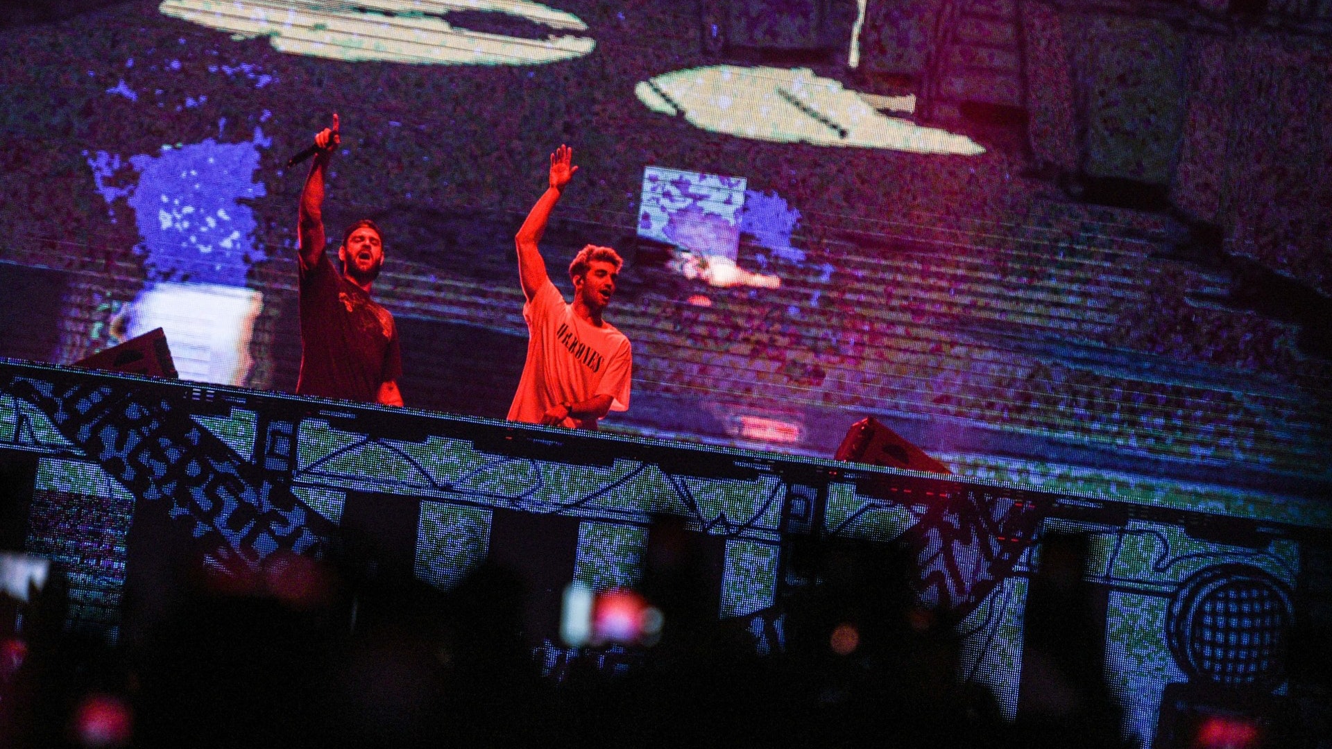 The Chainsmokers開騷將亞博變夜店 粗口問候歌迷:你哋咩人嚟 The Chainsmokers開騷將亞博變夜店 粗口問候歌迷:你哋咩人嚟
