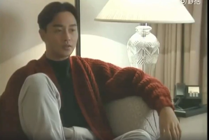 哥哥在《霸王別姬》的訪談片段中講述拍攝時的趣事。(影片截圖)