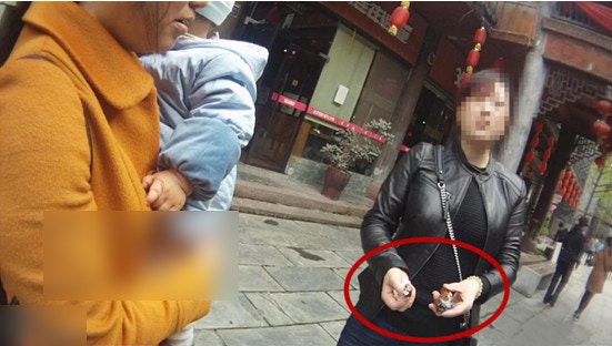內地一名奶奶於孫兒打破古玩時一度堅持不會賠錢，但最後在警方調解下同意賠償200元人民幣。（網上圖片）