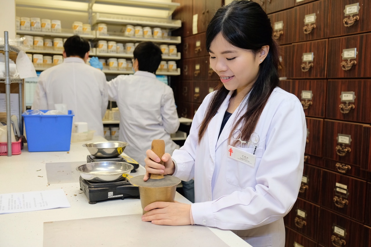 曾鳳珊指，如果春天時面油明顯增多，就可能是體質脾虛濕重的症狀，邪氣積聚未能運化，外溢皮膚令面油增加。（歐嘉樂攝）