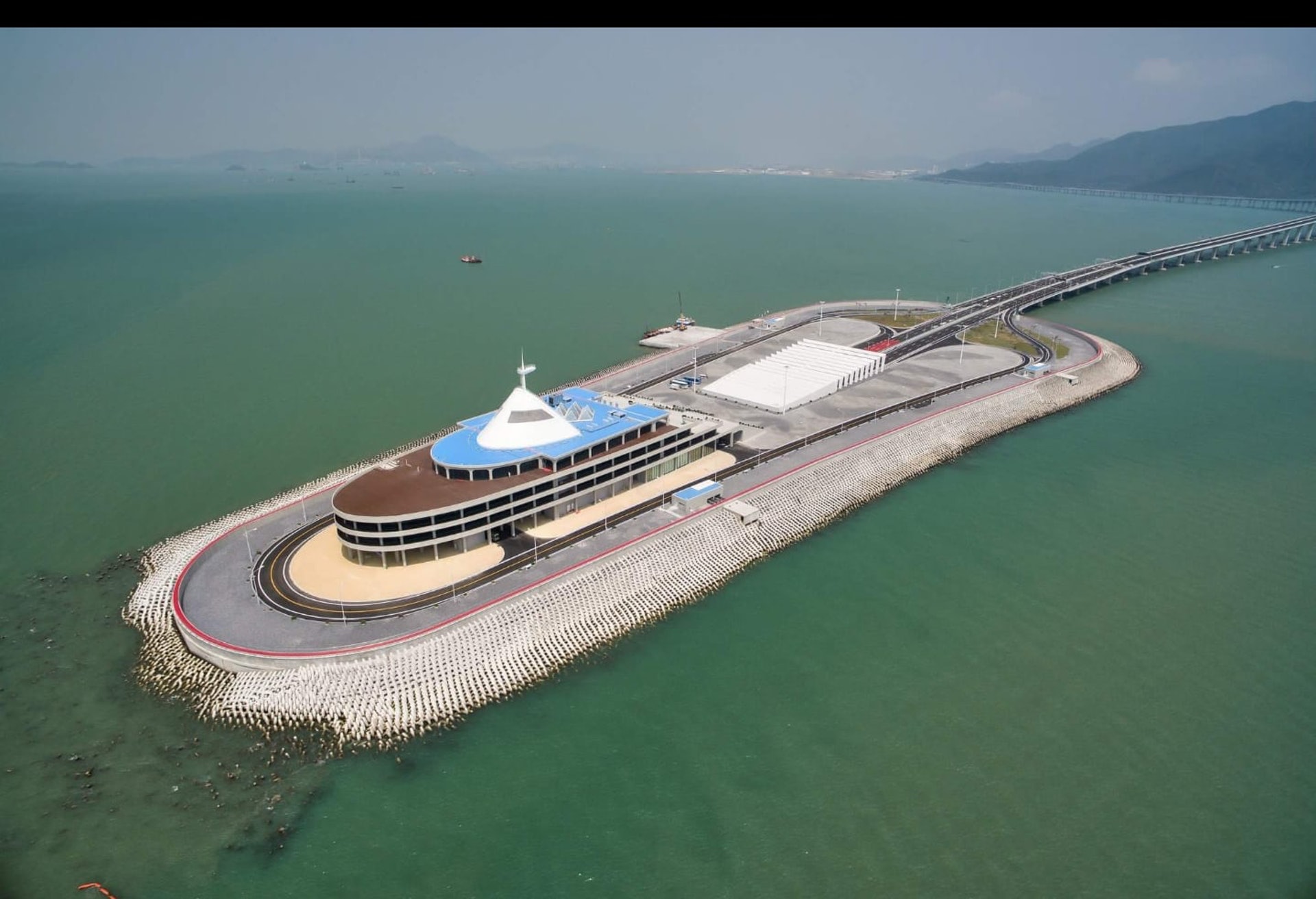 港珠澳大橋 海隧人工島海堤疑崩塌工程師 失石屎結構保護層 港珠澳大橋 海隧人工島海堤疑崩塌工程師 失石屎結構保護層