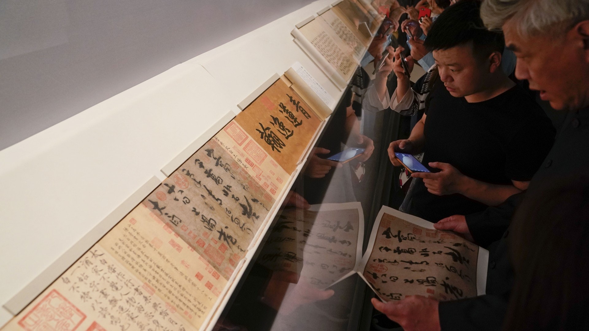 李白書法傳世孤本《上陽台帖》故宮亮相 宋徽宗、乾隆曾題字收藏 李白書法傳世孤本《上陽台帖》故宮亮相 宋徽宗、乾隆曾題字收藏