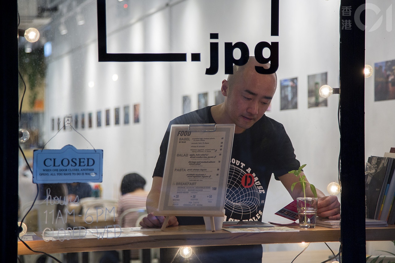 劉濤早前來港籌辦攝影展覽。（蘇煒然攝）