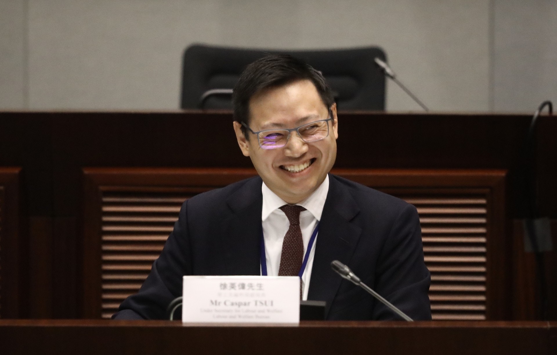 派4000元預算案通過後1個月發放　陸頌雄質疑合資格截止期應提前