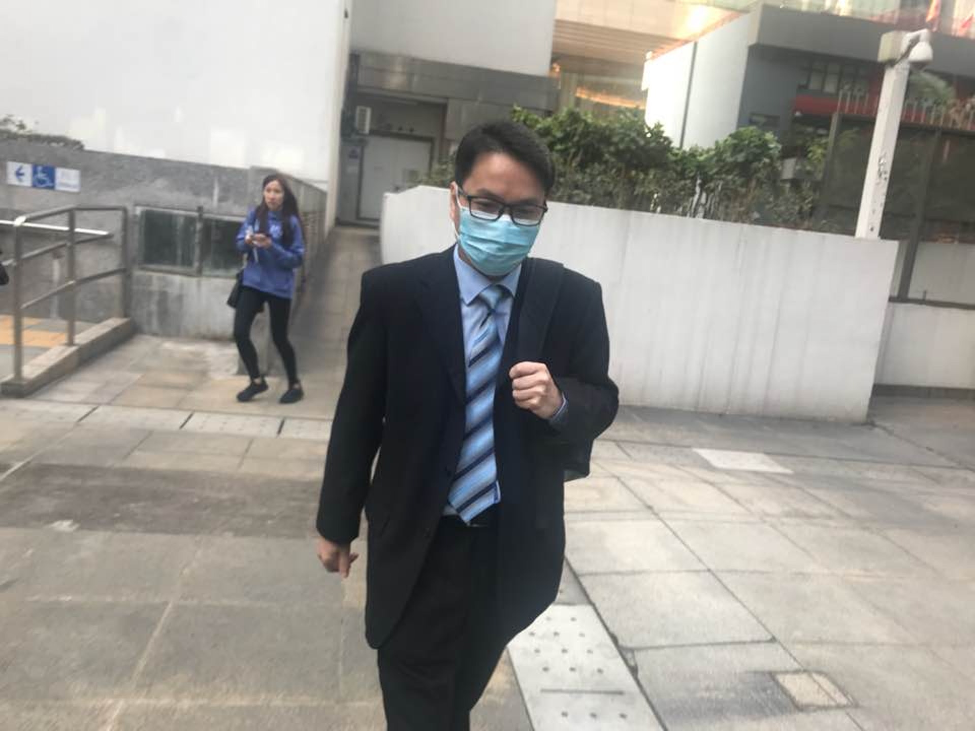 被告張偉基在區域法院否認勒索及偷竊。(伍凱瑩攝) 被告張偉基在區域法院否認勒索及偷竊。(伍凱瑩攝)