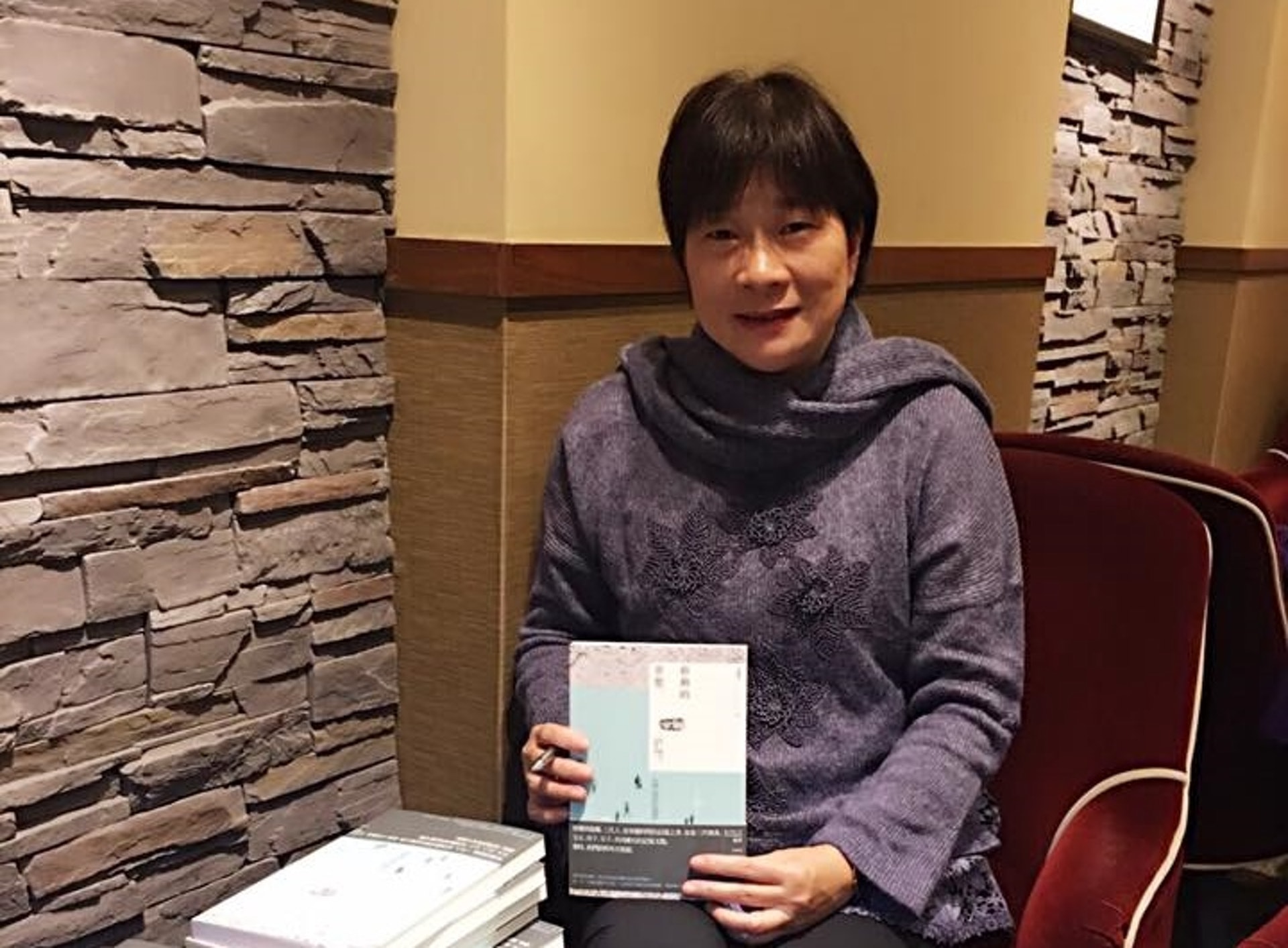 林黛嫚為世新大學中國文學系博士,現職淡江大學中國文學學系助理教授,授課領域包括寫作訓練。她認為,自己會答題會出錯,是因為「文學無分對錯,但考試就要分出對錯」。(林黛嫚facebook) 林黛嫚為世新大學中國文學系博士,現職淡江大學中國文學學系助理教授,授課領域包括寫作訓練。她認為,自己會答題會出錯,是因為「文學無分對錯,但考試就要分出對錯」。(林黛嫚facebook)