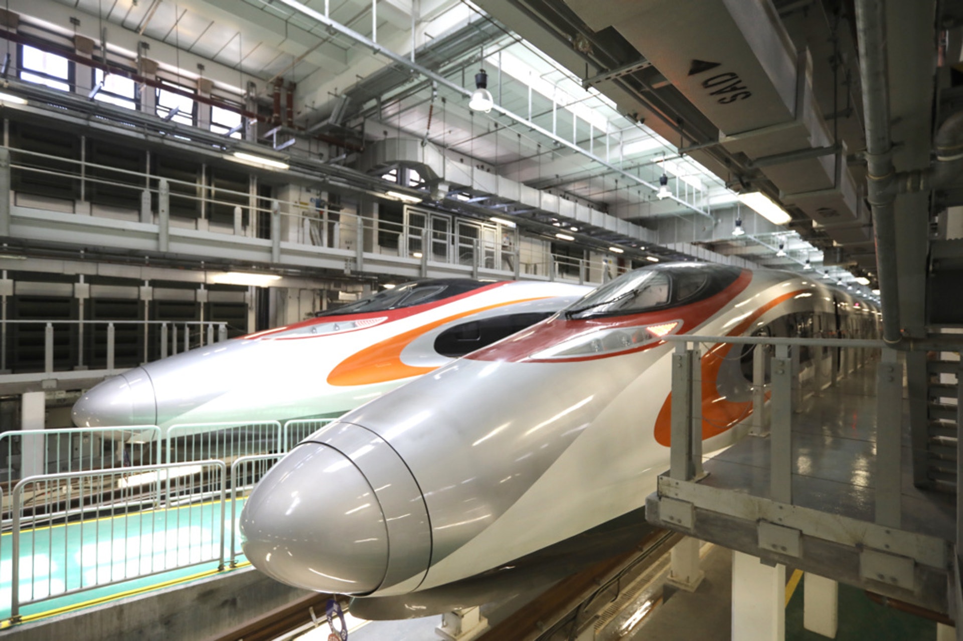 高鐵香港段列車試行後「甩轆」,引起社會關注高鐵列車安全。(資料圖片) 高鐵香港段列車試行後「甩轆」,引起社會關注高鐵列車安全。(資料圖片)