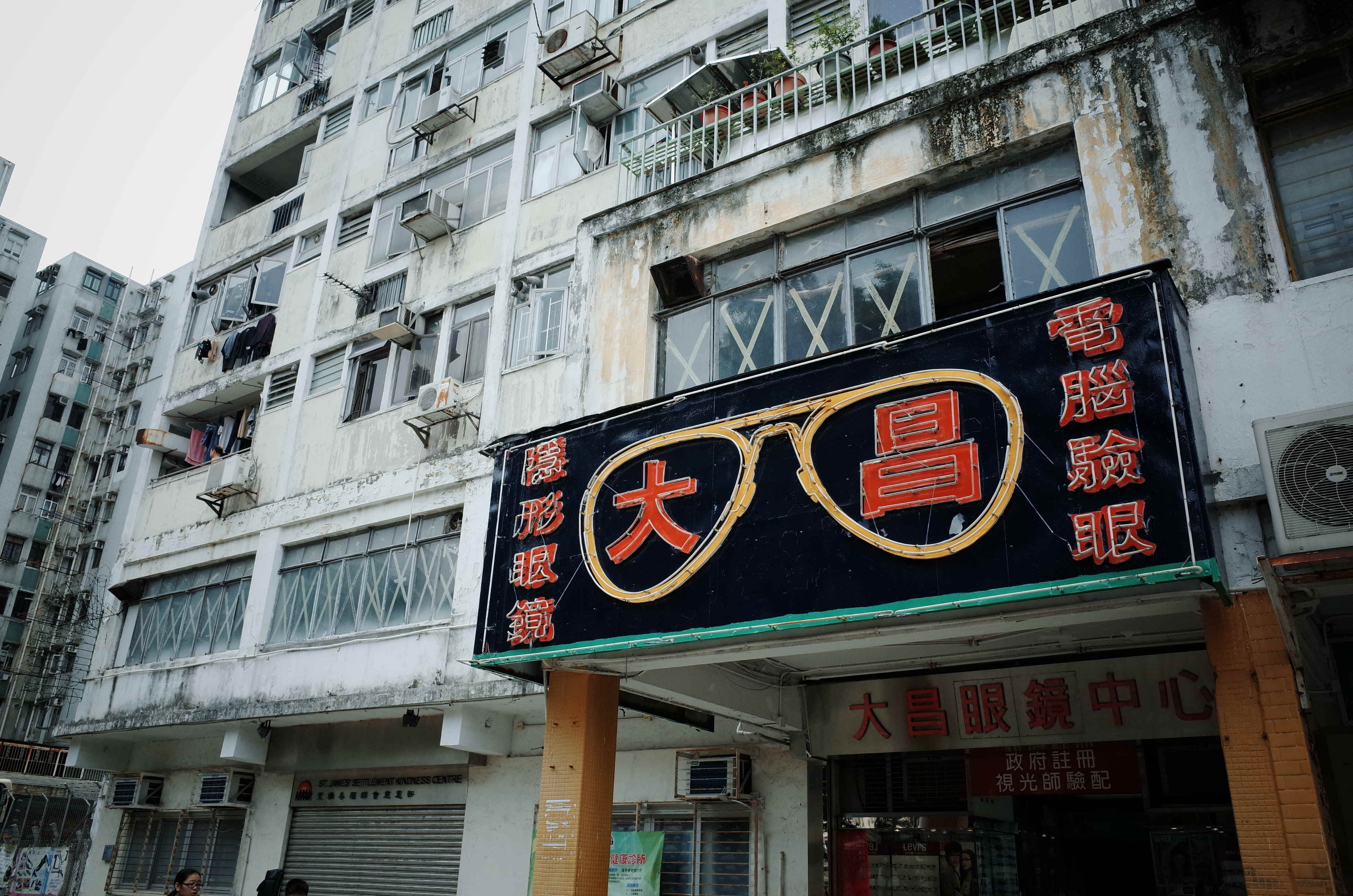 【大坑西重建】糧油店蝕本死撐　區議員指未有計劃安置商戶