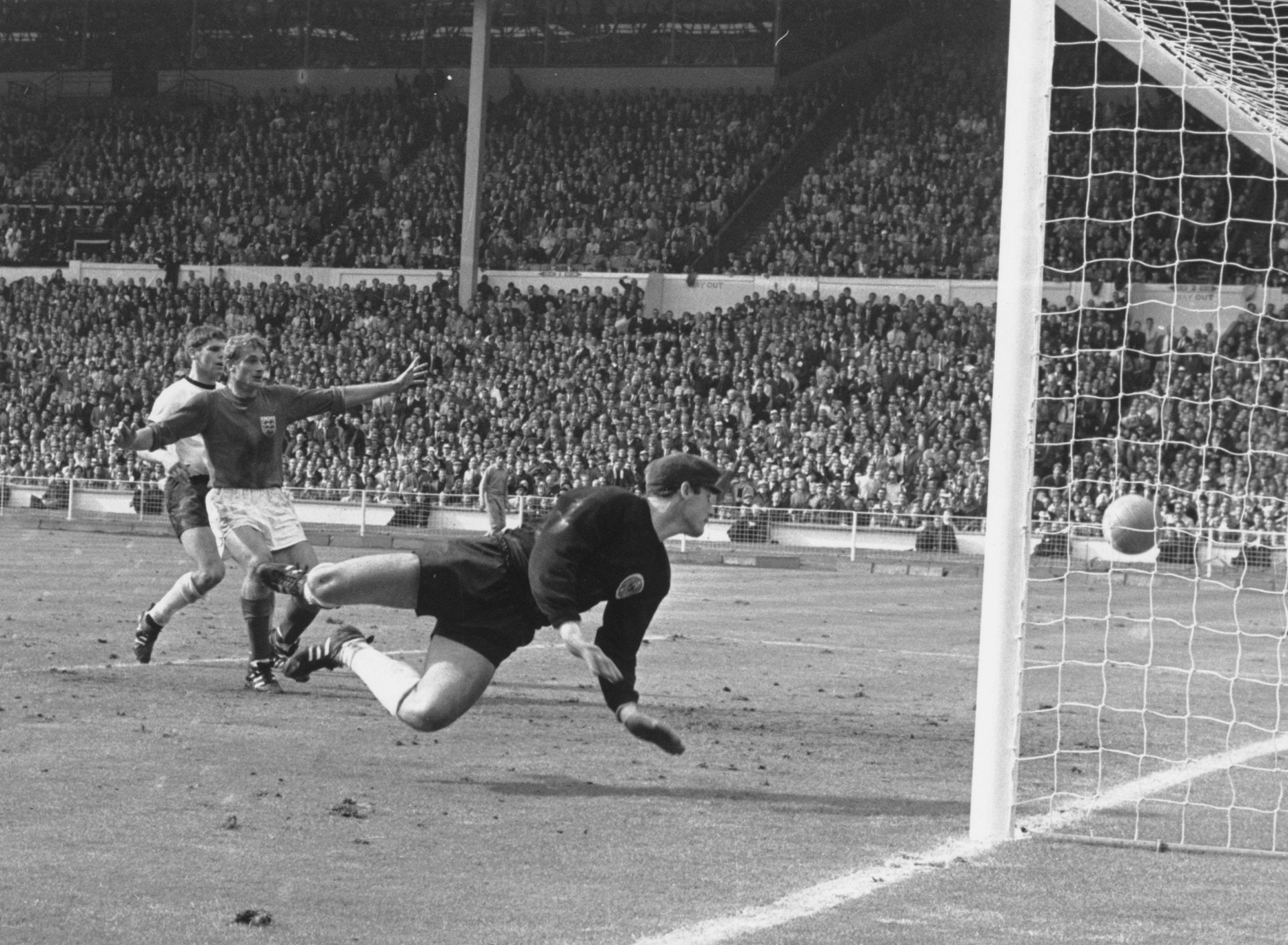 世界盃．歷屆回顧】1966年英格蘭奪冠靴斯決賽「鬼球」入了？