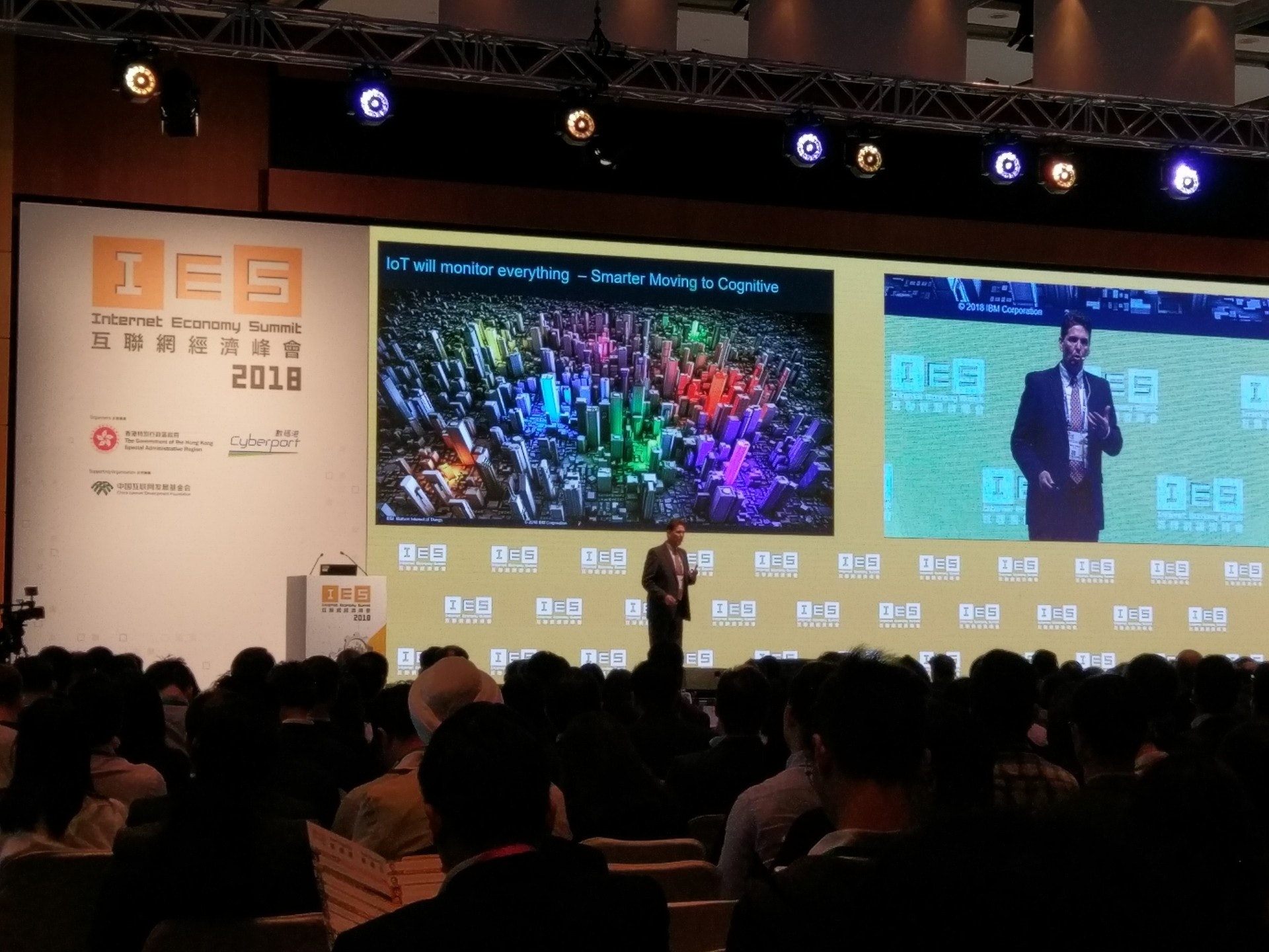 IBM IoT認知城市解決方案全球總監Stephen Russo表示,透過物聯網收集不同數據,再加以分析運用,有助政府管理社會,帶來更優質的生活,促請各地多善用數據。(黃偉倫攝) IBM IoT認知城市解決方案全球總監Stephen Russo表示,透過物聯網收集不同數據,再加以分析運用,有助政府管理社會,帶來更優質的生活,促請各地多善用數據。(黃偉倫攝)