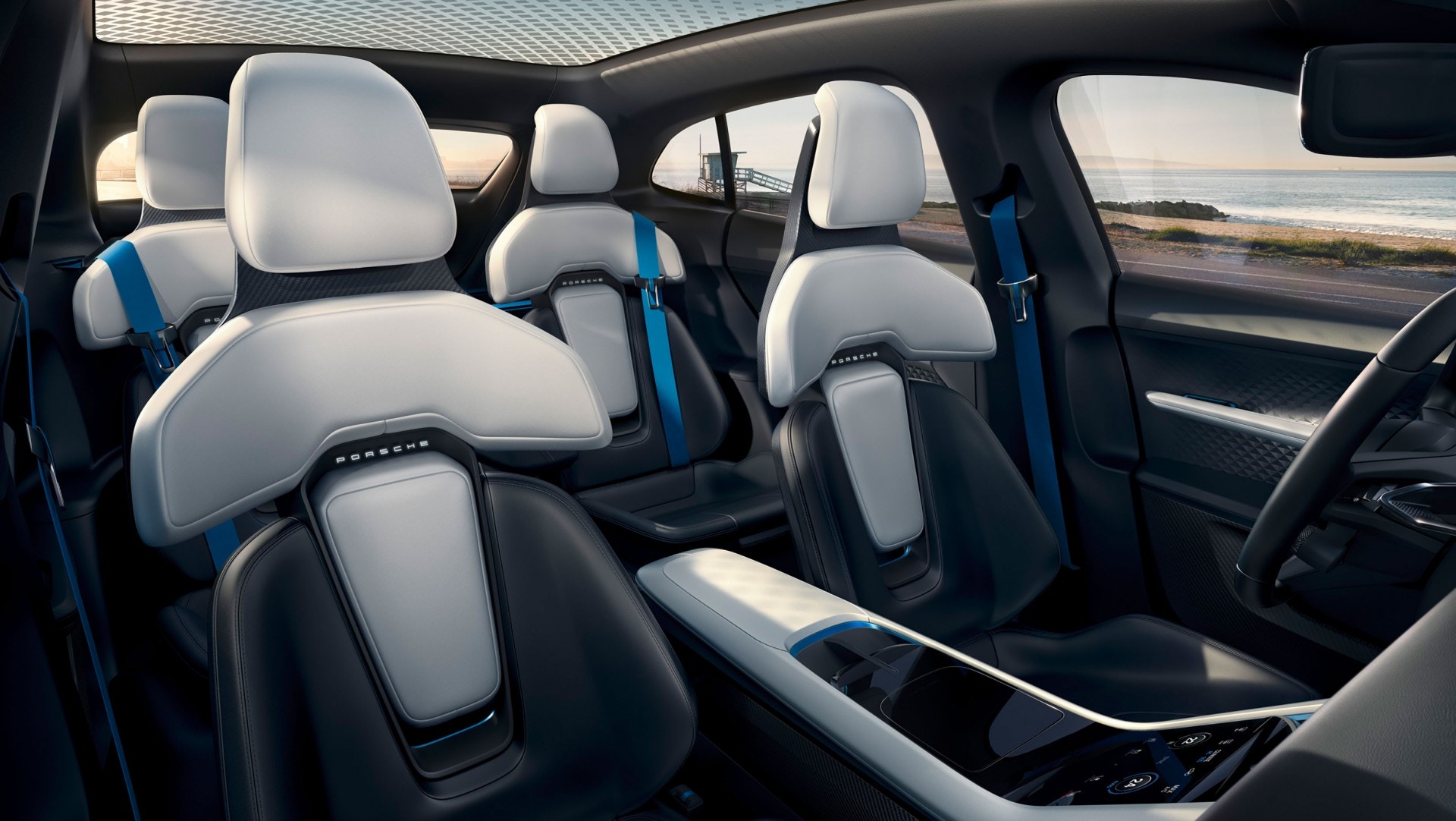 Mission E Cross Turismo採用四座位設計，配對開式車門。（Porsche）
