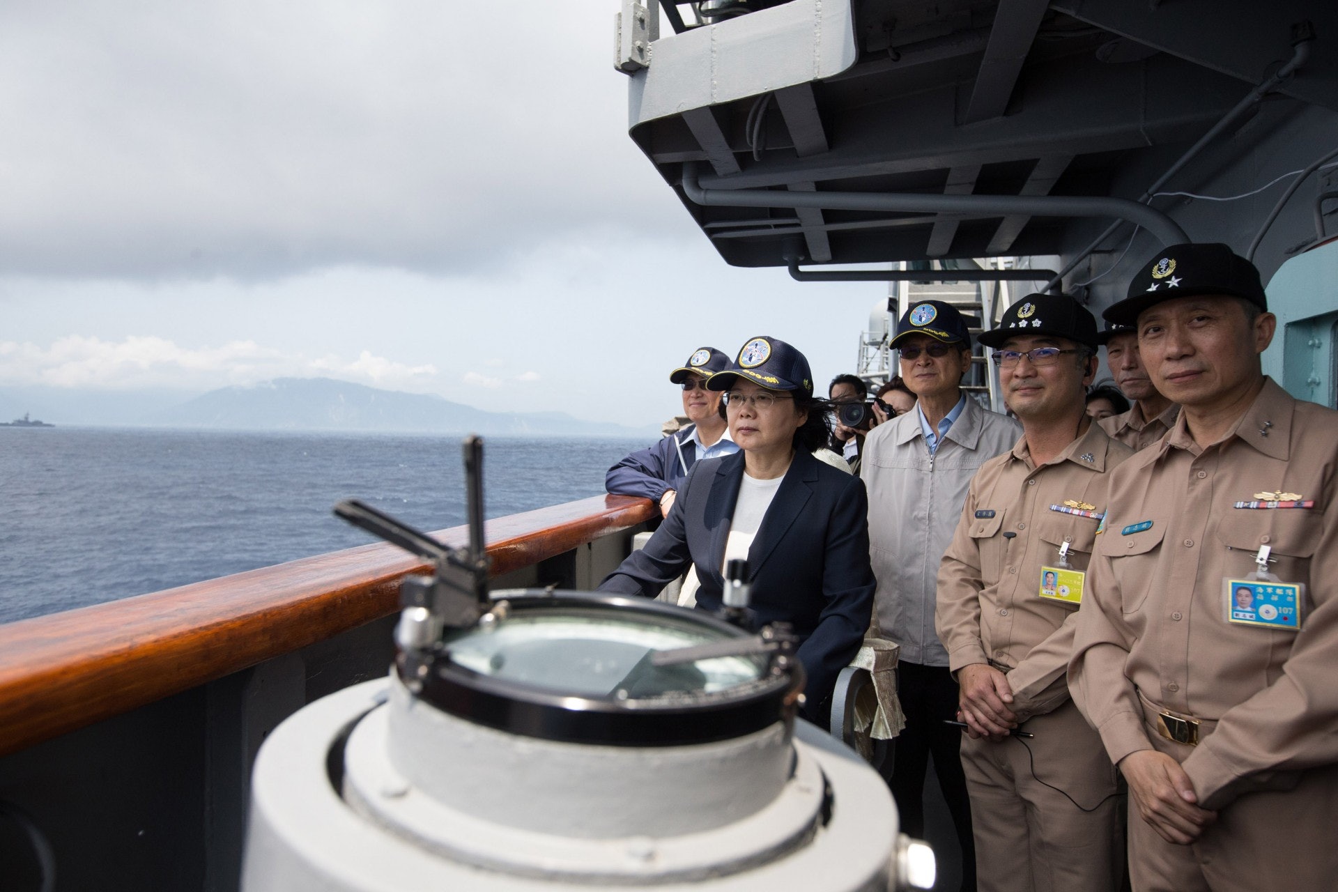 台灣總統蔡英文早前登上軍艦基隆艦出海,校閱台軍實兵操演。(中央社) 台灣總統蔡英文早前登上軍艦基隆艦出海,校閱台軍實兵操演。(中央社)