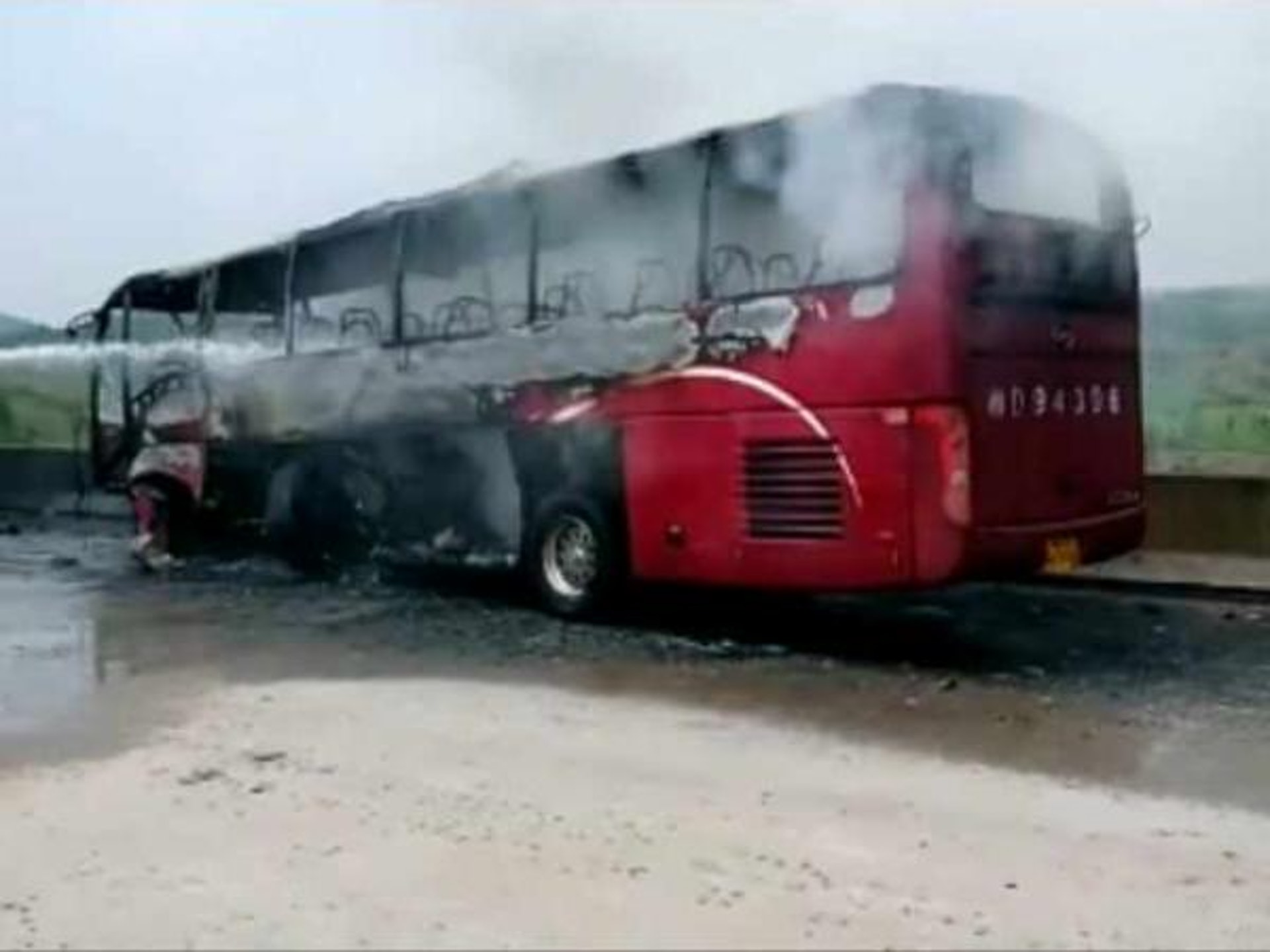 湖南宜鳳高速公路發生交通事故,一架大巴撞向防護欄,至少7人死亡。(澎湃新聞) 湖南宜鳳高速公路發生交通事故,一架大巴撞向防護欄,至少7人死亡。(澎湃新聞)