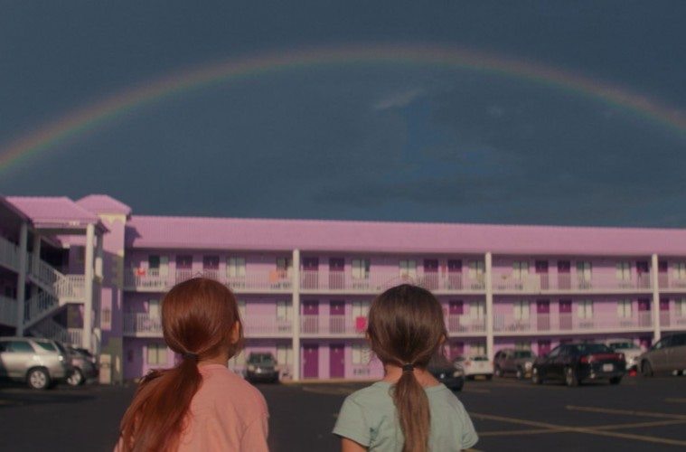 歡迎光臨夢幻樂園 底層的她們必然自甘墮落 你要堅強 比髒話更難聽