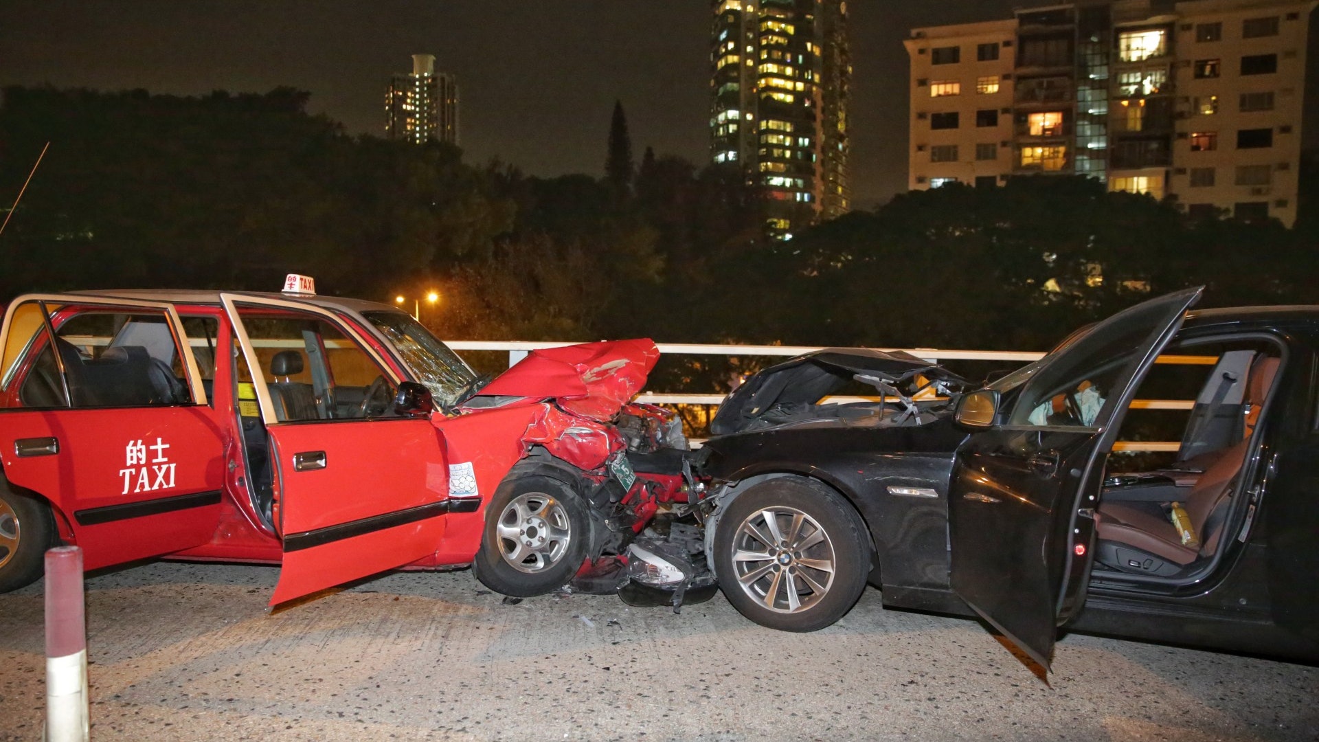 【Uber車禍】被撞毀車輛或索償無門 的士業界望法庭定Uber責任 【Uber車禍】被撞毀車輛或索償無門 的士業界望法庭定Uber責任