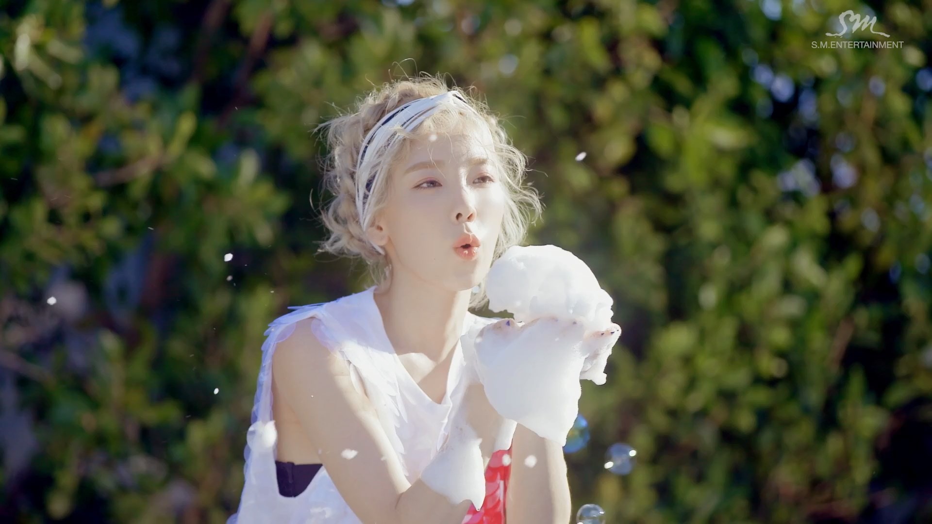 【影片】太妍《why》MV扮靚時裝騷 4分鐘換12套衫