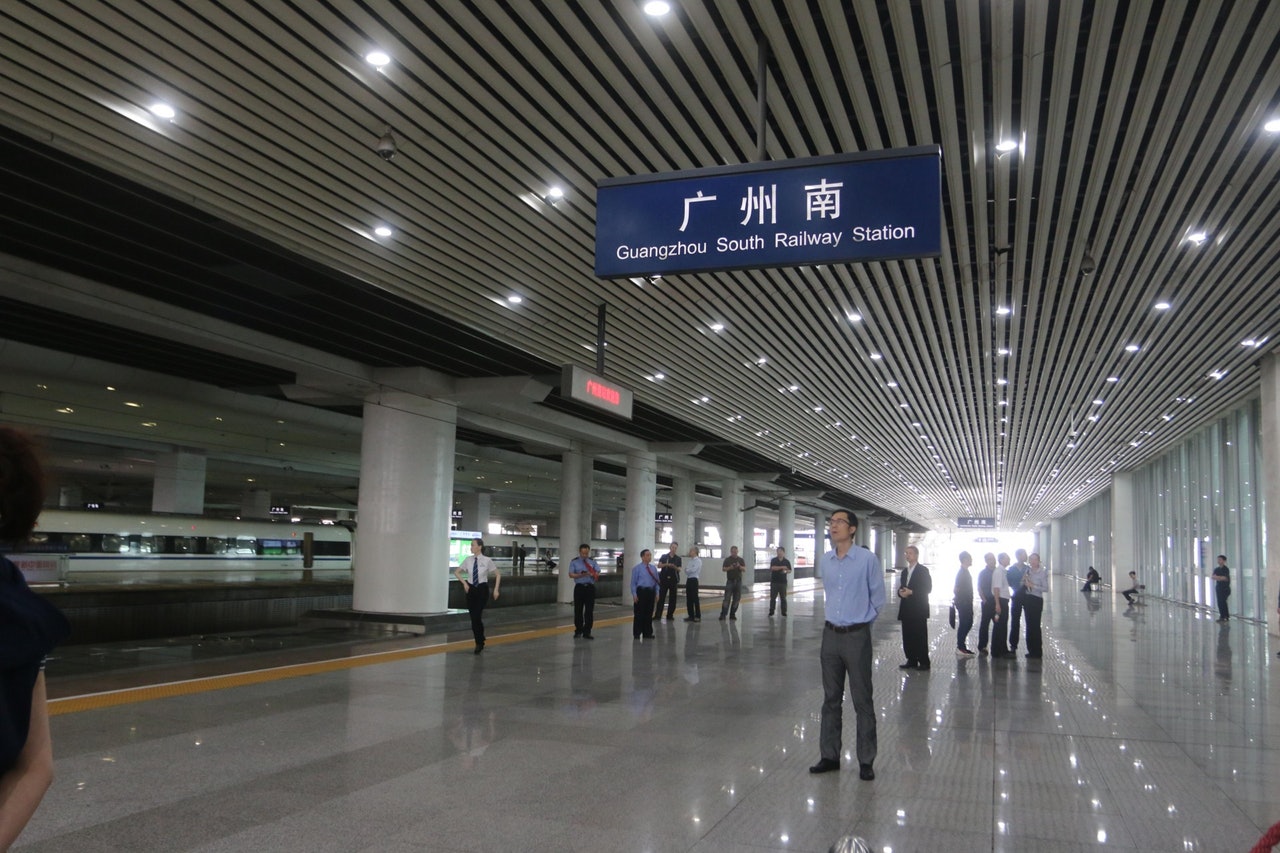 立法會聯席事務委員會粵港澳大灣區的職務訪問團今日下午結束,他們在參觀廣州南站後總結行程。(吳倬安攝) 立法會聯席事務委員會粵港澳大灣區的職務訪問團今日下午結束,他們在參觀廣州南站後總結行程。(吳倬安攝)