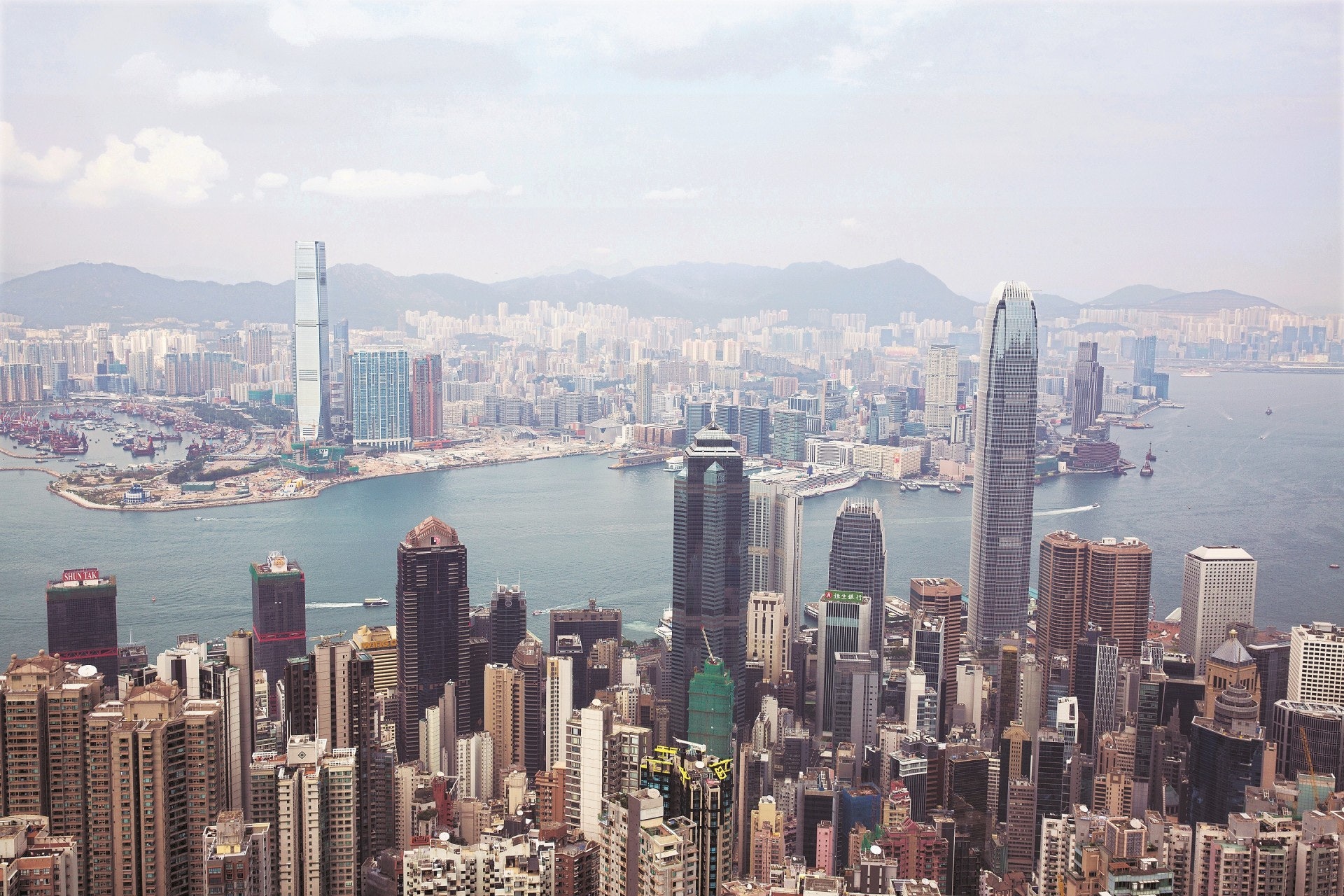 「香港地少人多」的論述只是迷思,香港真正欠缺的是長遠、有願景的規劃。(林若勤攝) 「香港地少人多」的論述只是迷思,香港真正欠缺的是長遠、有願景的規劃。(林若勤攝)